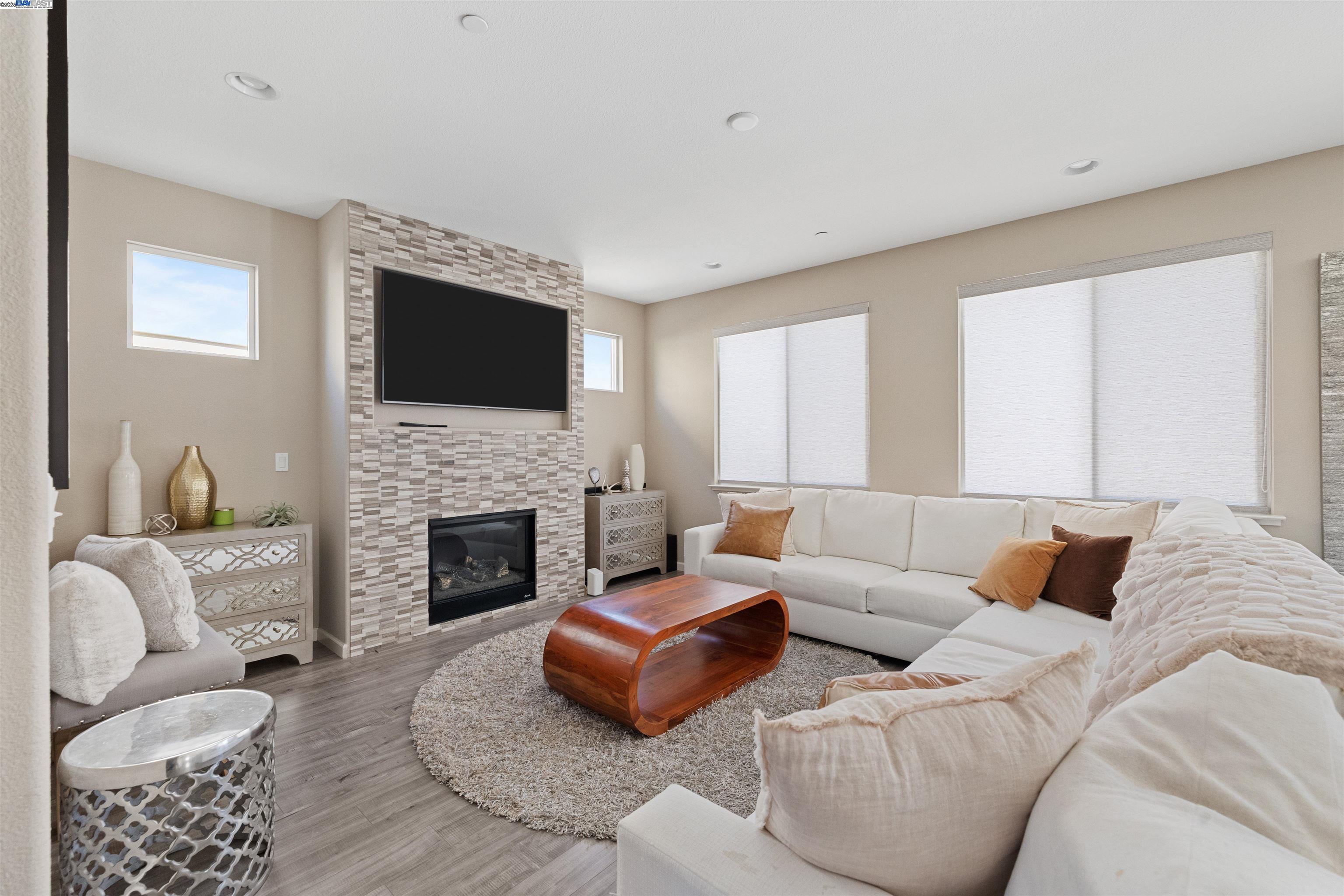 Detail Gallery Image 5 of 44 For 4717 Black Oak Ct, Fairfield,  CA 94534 - 4 Beds | 3 Baths