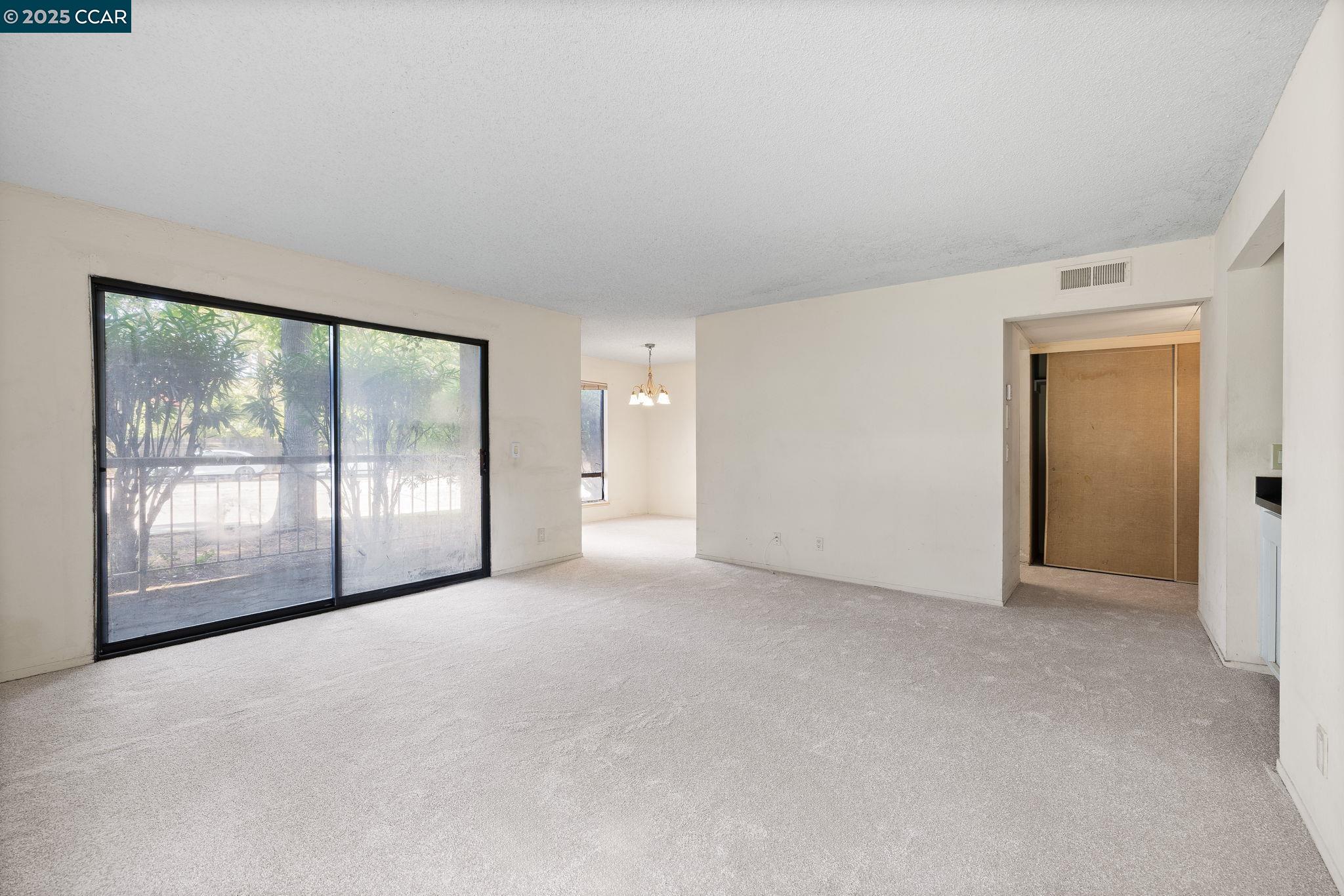 Photo #2: 41104219 Listing 