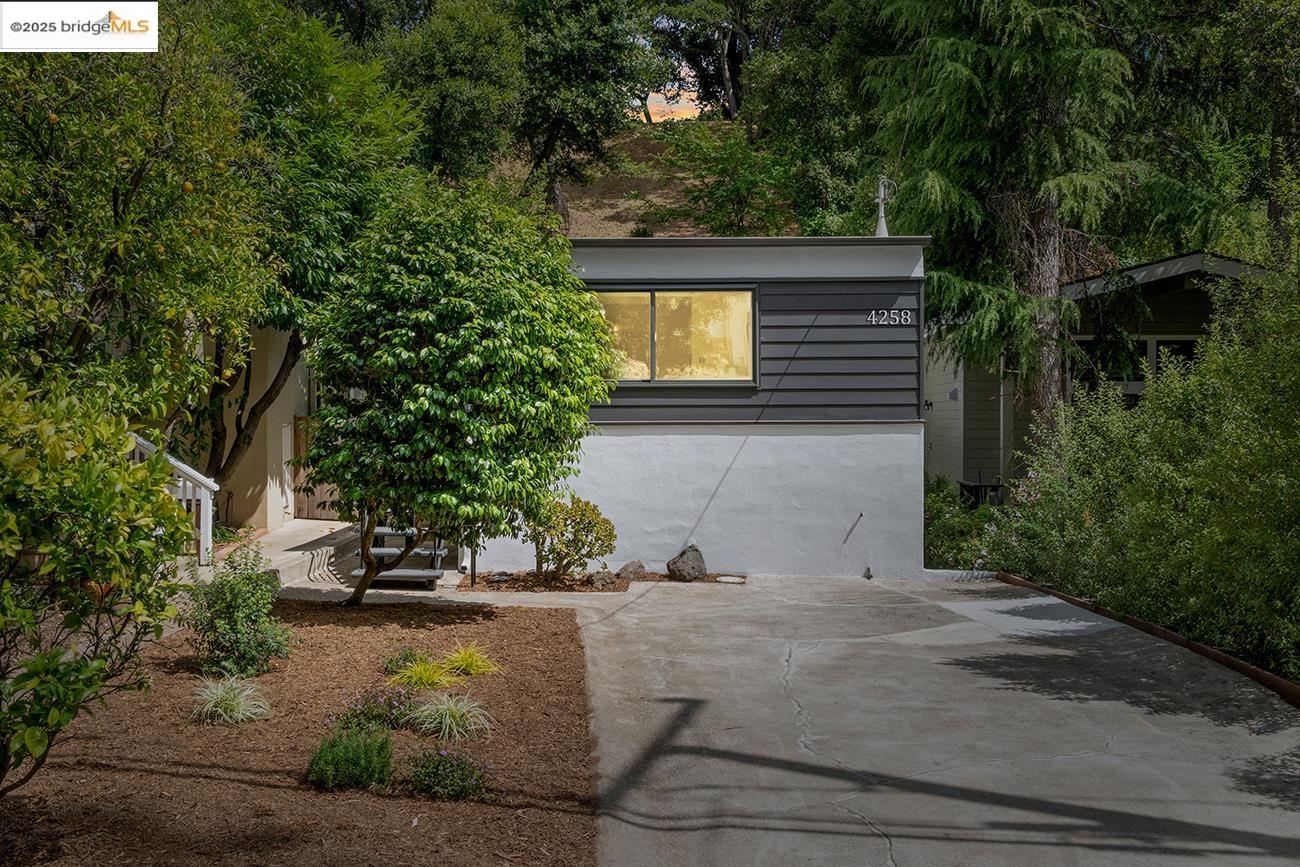 Thumbnail for 4258 Maple Ave, Oakland, CA 94602