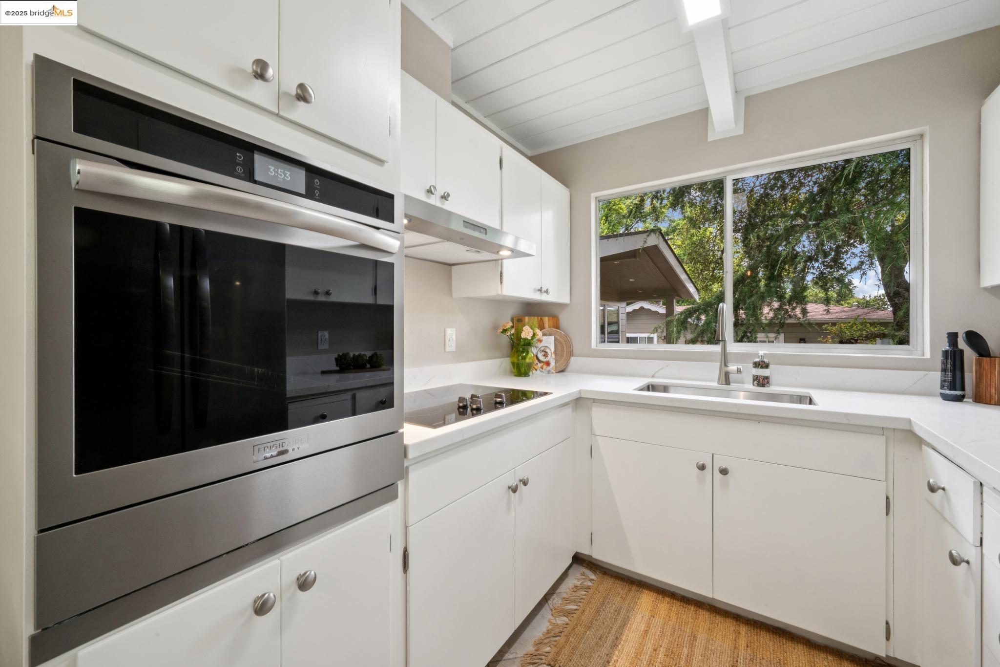 Detail Gallery Image 11 of 31 For 4258 Maple Ave, Oakland,  CA 94602 - 2 Beds | 1 Baths