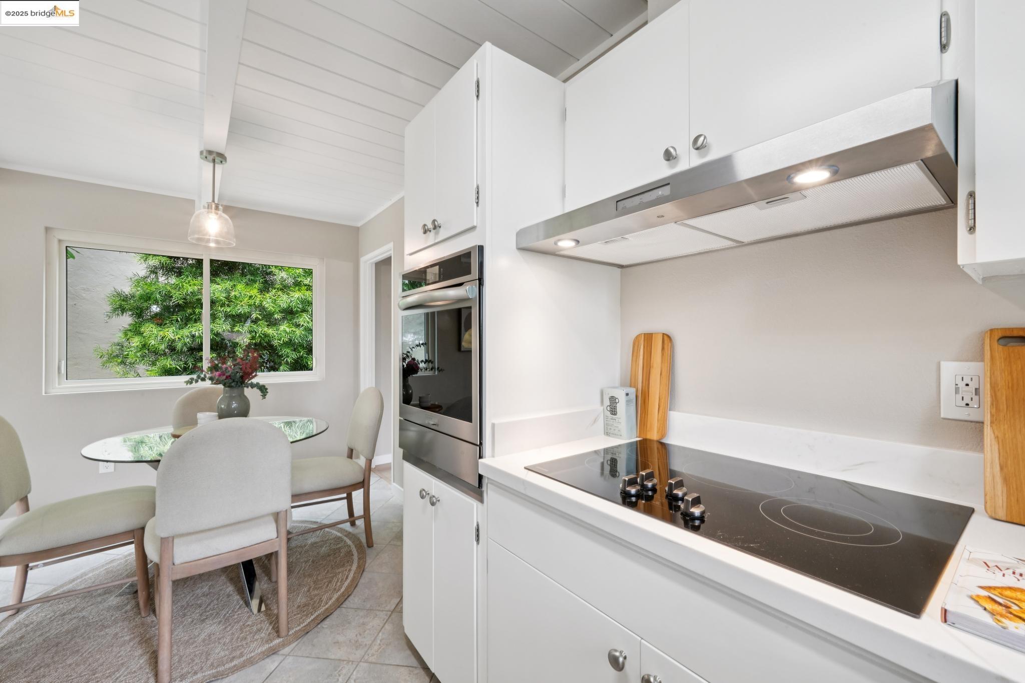 Detail Gallery Image 14 of 31 For 4258 Maple Ave, Oakland,  CA 94602 - 2 Beds | 1 Baths