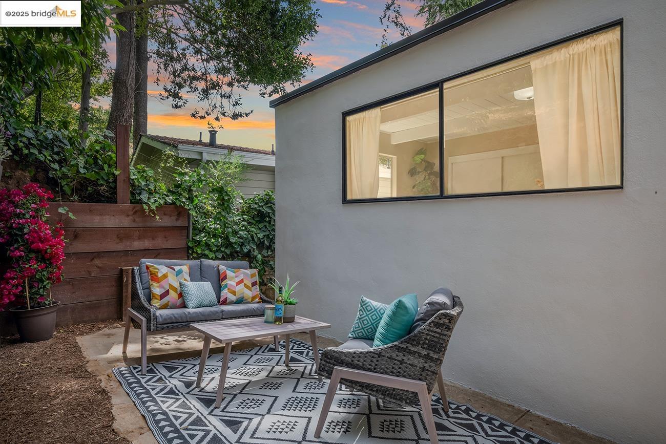 Detail Gallery Image 26 of 31 For 4258 Maple Ave, Oakland,  CA 94602 - 2 Beds | 1 Baths