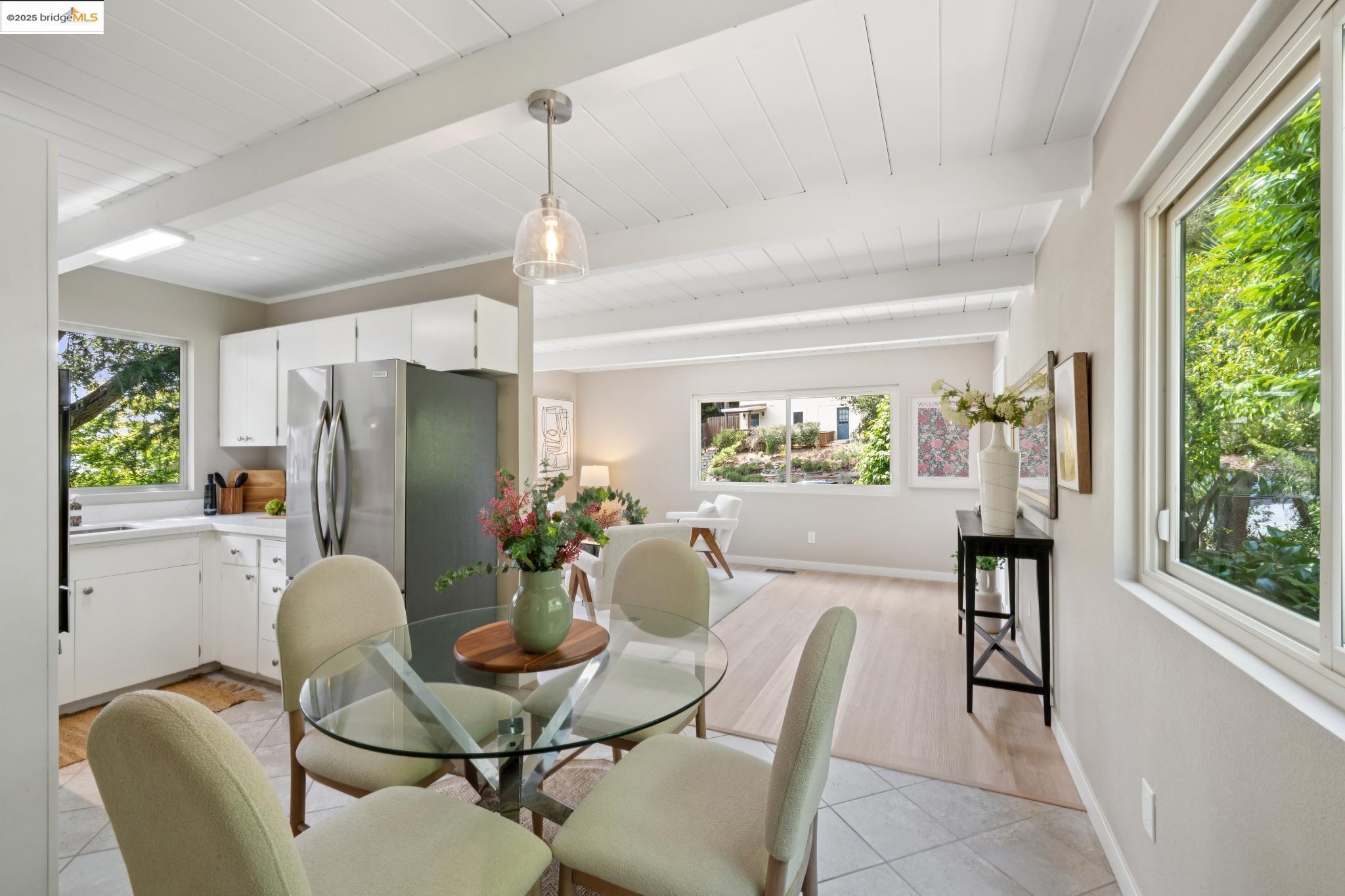 Detail Gallery Image 9 of 31 For 4258 Maple Ave, Oakland,  CA 94602 - 2 Beds | 1 Baths