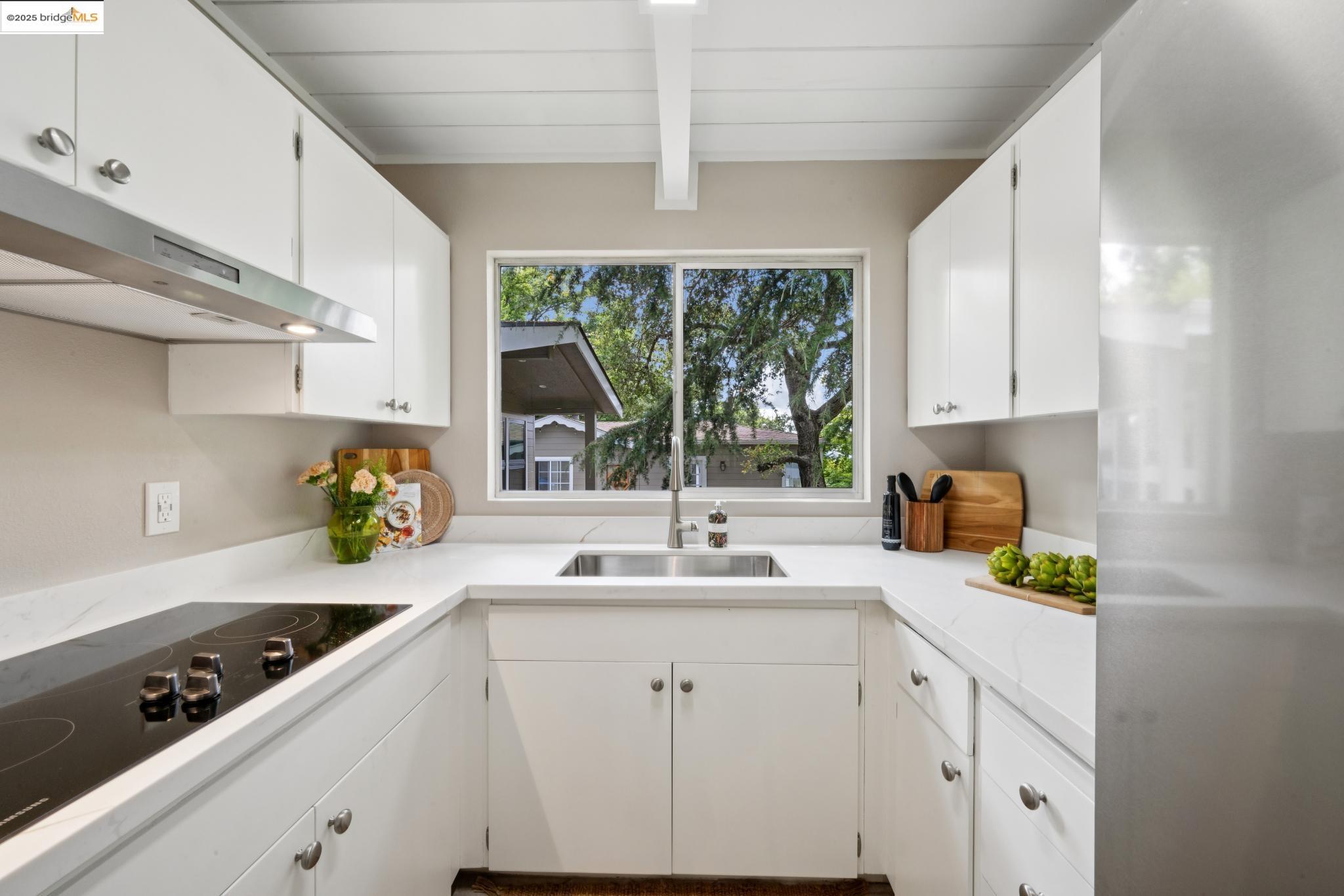 Detail Gallery Image 10 of 31 For 4258 Maple Ave, Oakland,  CA 94602 - 2 Beds | 1 Baths