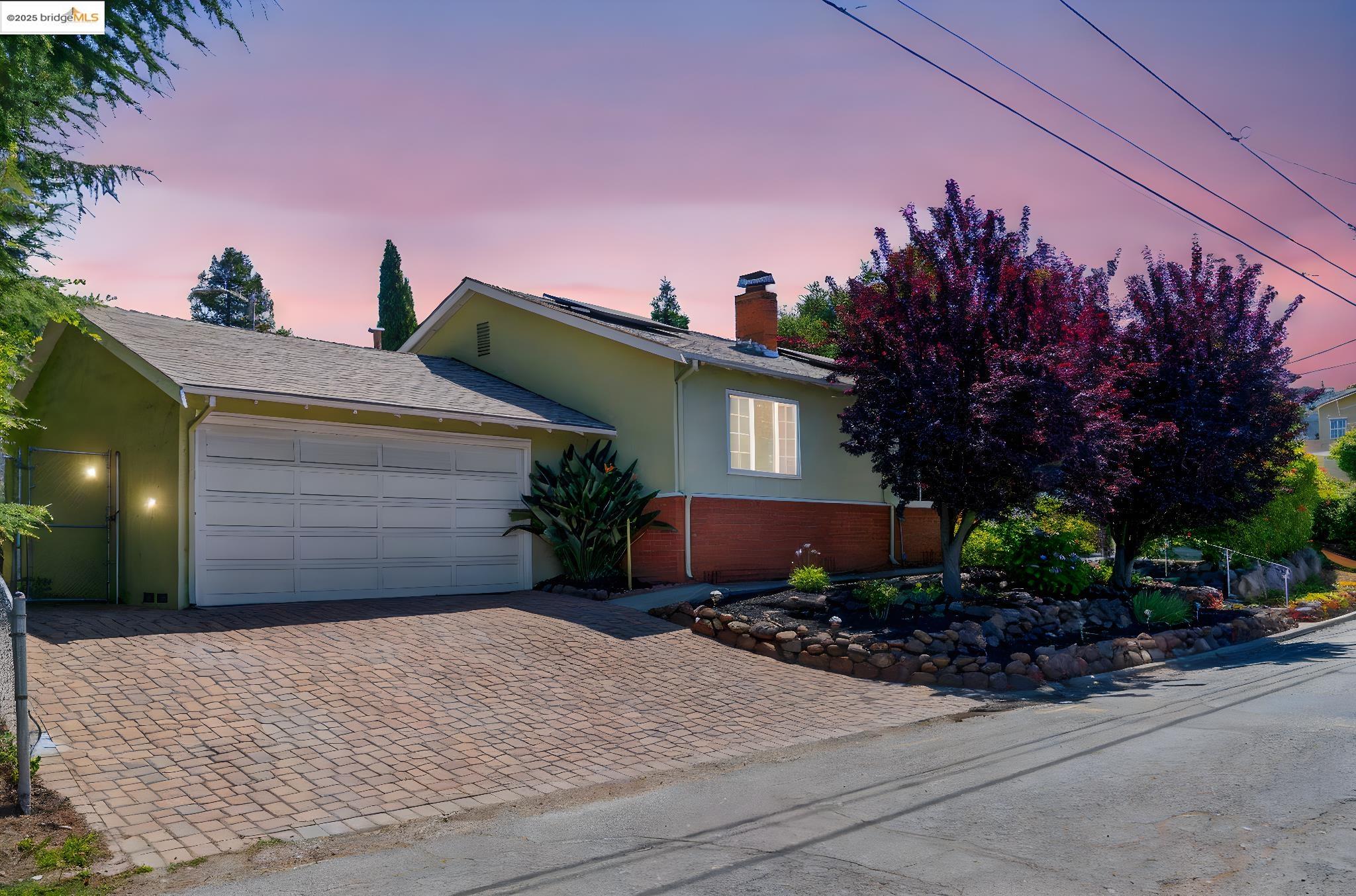 Detail Gallery Image 1 of 20 For 1776 Brandon Street, Oakland,  CA 94611 - 3 Beds | 2 Baths