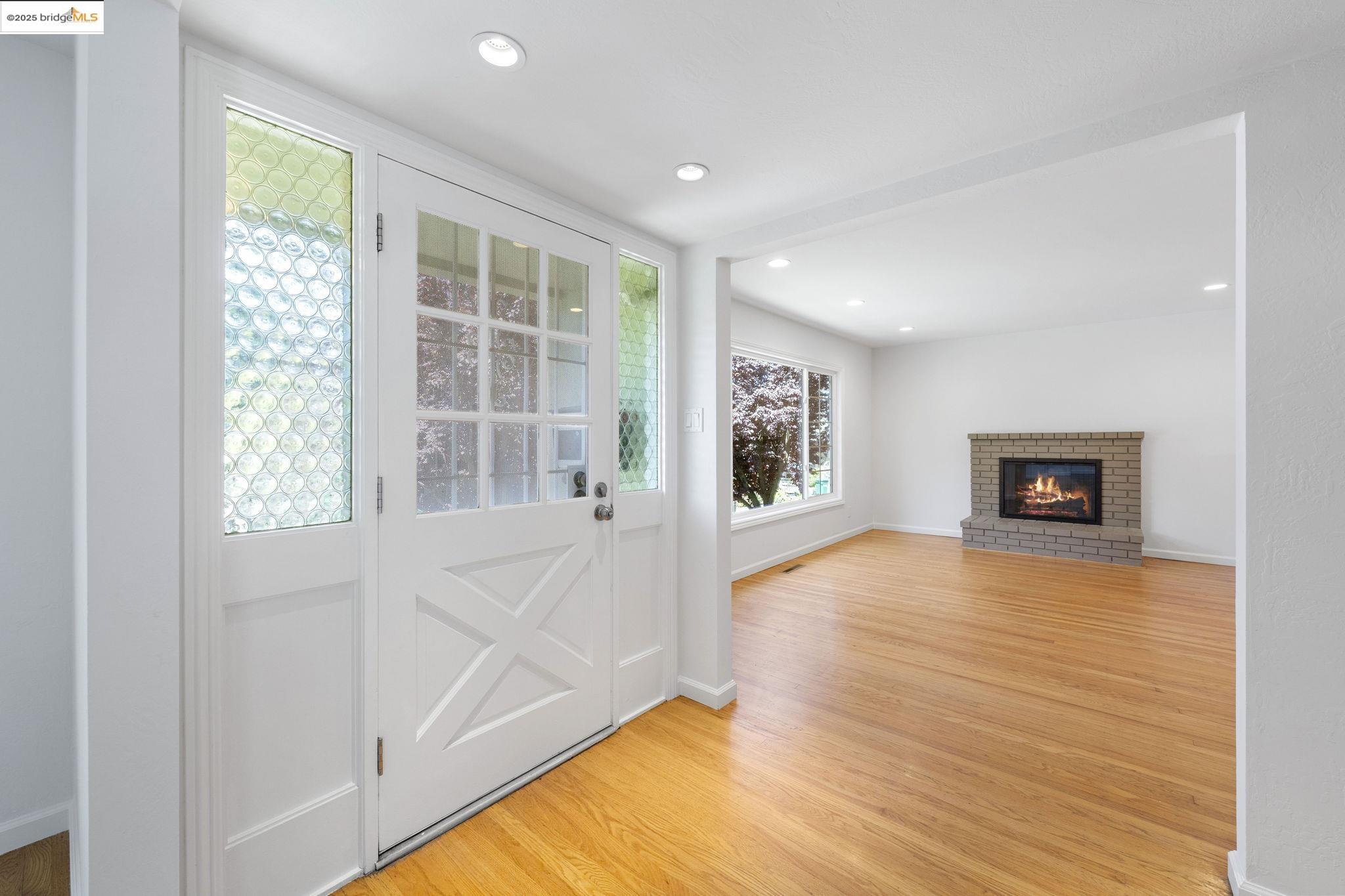 Detail Gallery Image 2 of 20 For 1776 Brandon Street, Oakland,  CA 94611 - 3 Beds | 2 Baths