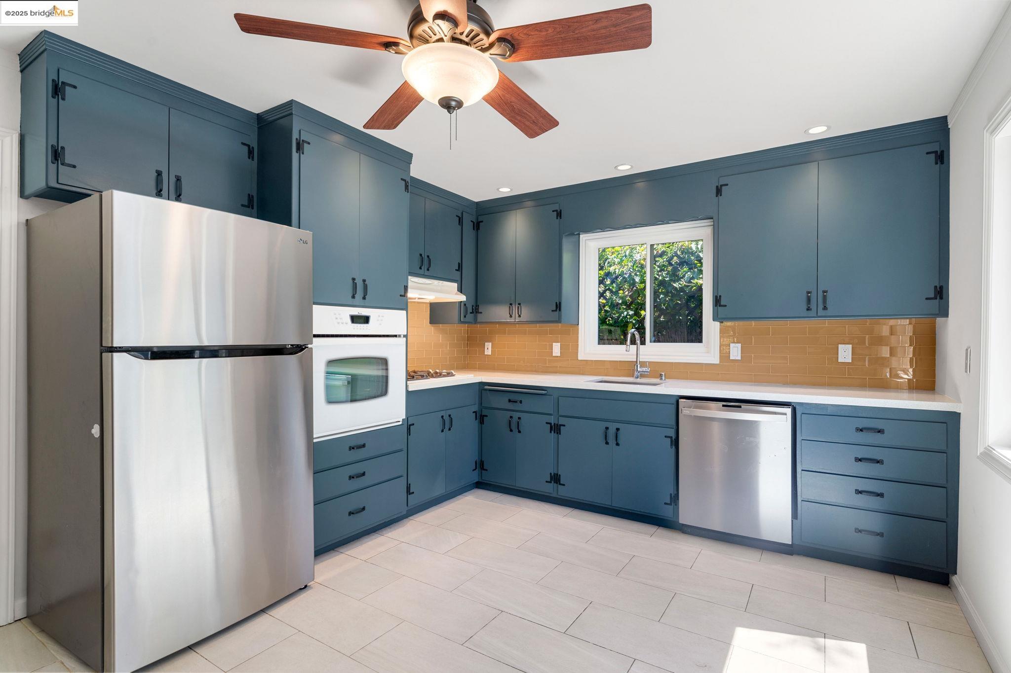 Detail Gallery Image 11 of 20 For 1776 Brandon Street, Oakland,  CA 94611 - 3 Beds | 2 Baths