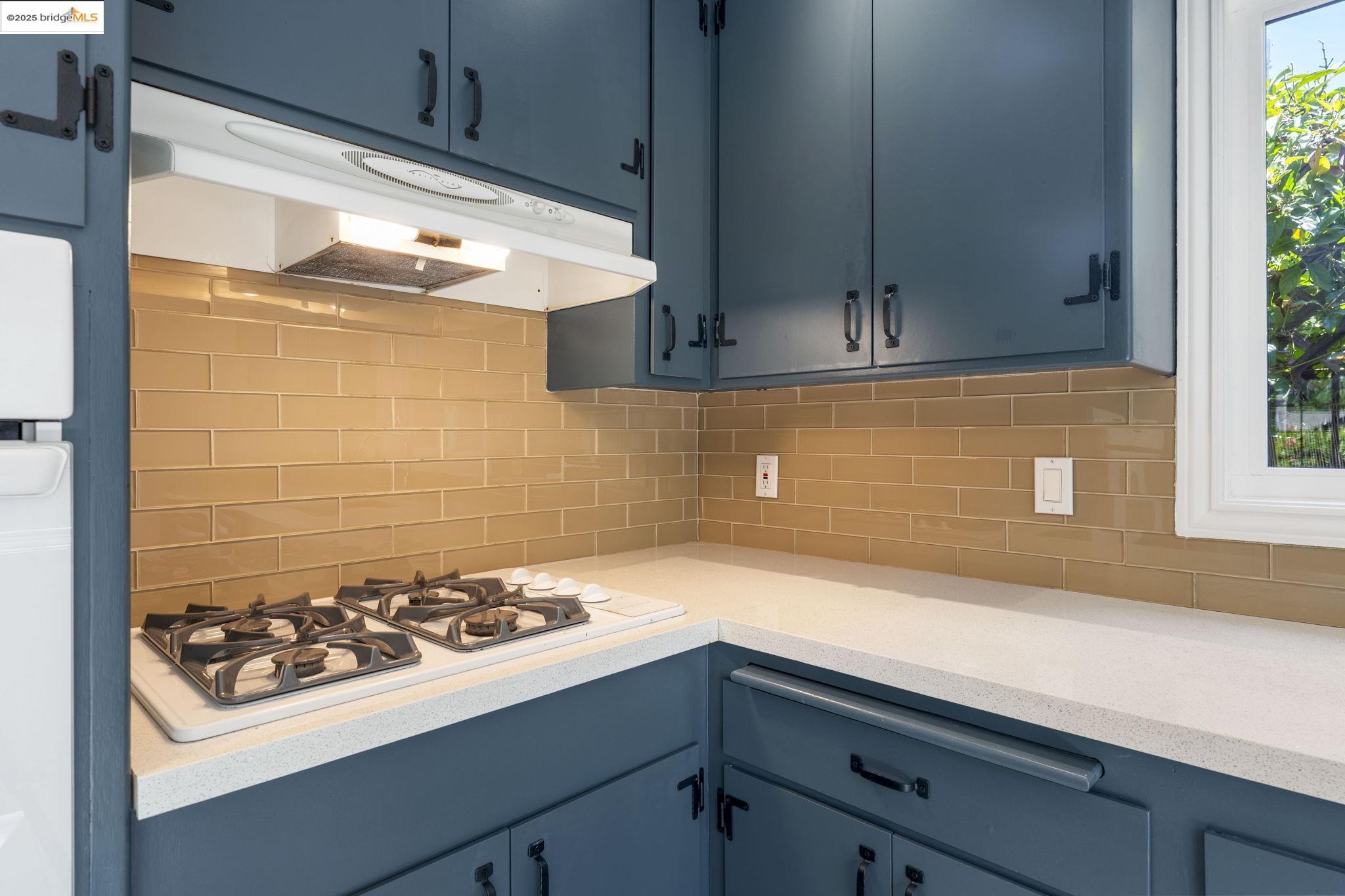 Detail Gallery Image 13 of 20 For 1776 Brandon Street, Oakland,  CA 94611 - 3 Beds | 2 Baths