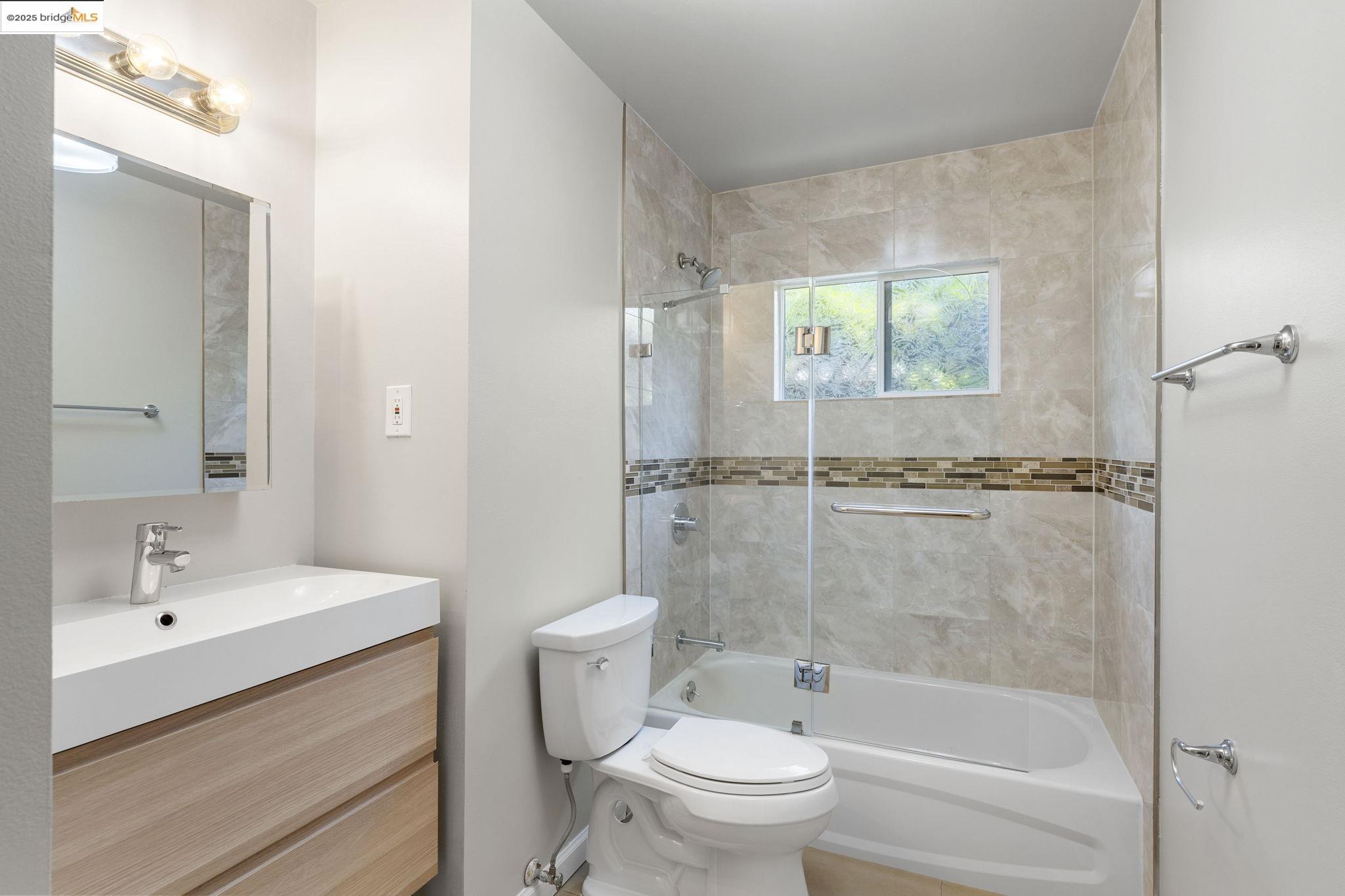 Detail Gallery Image 18 of 20 For 1776 Brandon Street, Oakland,  CA 94611 - 3 Beds | 2 Baths
