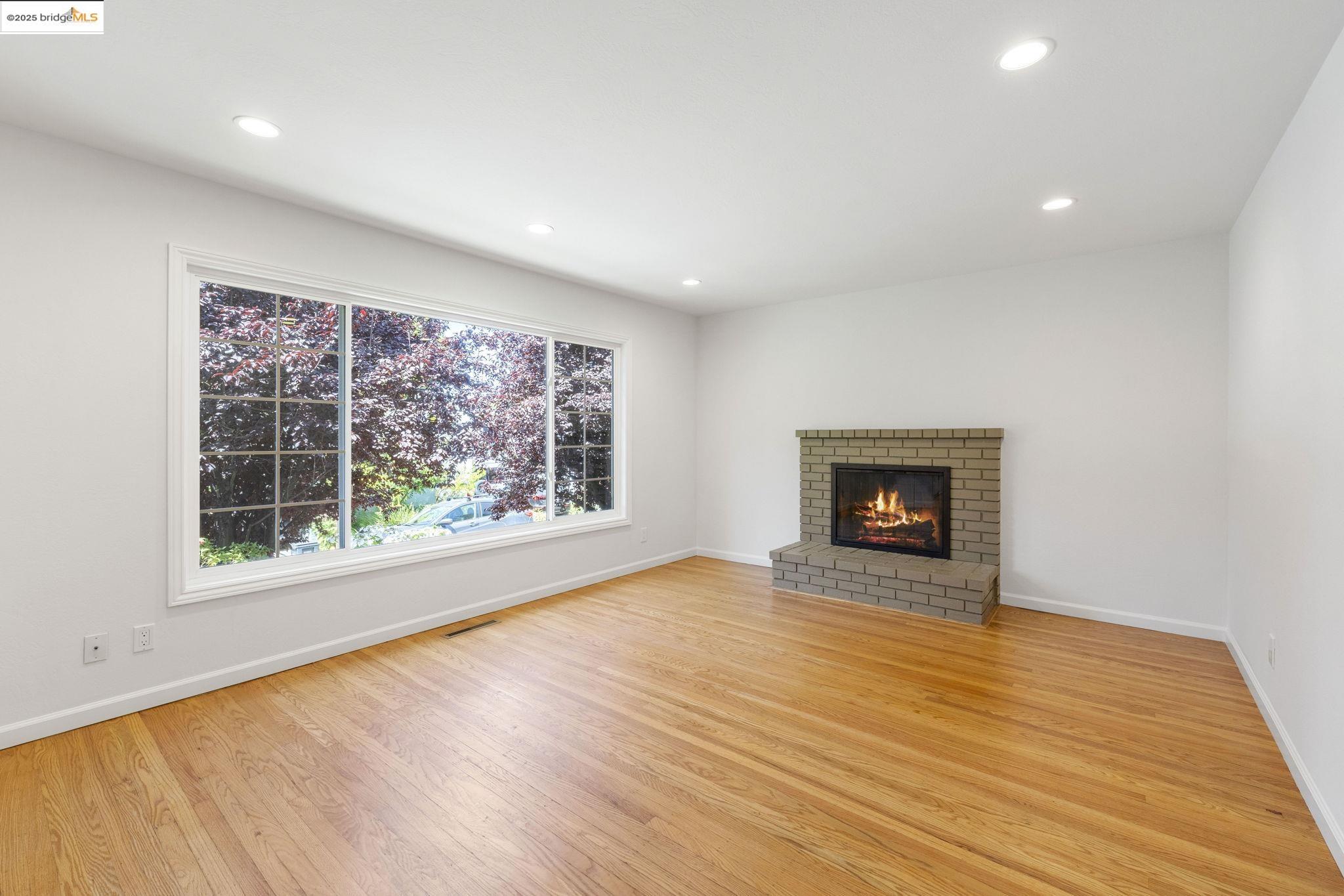 Detail Gallery Image 4 of 20 For 1776 Brandon Street, Oakland,  CA 94611 - 3 Beds | 2 Baths