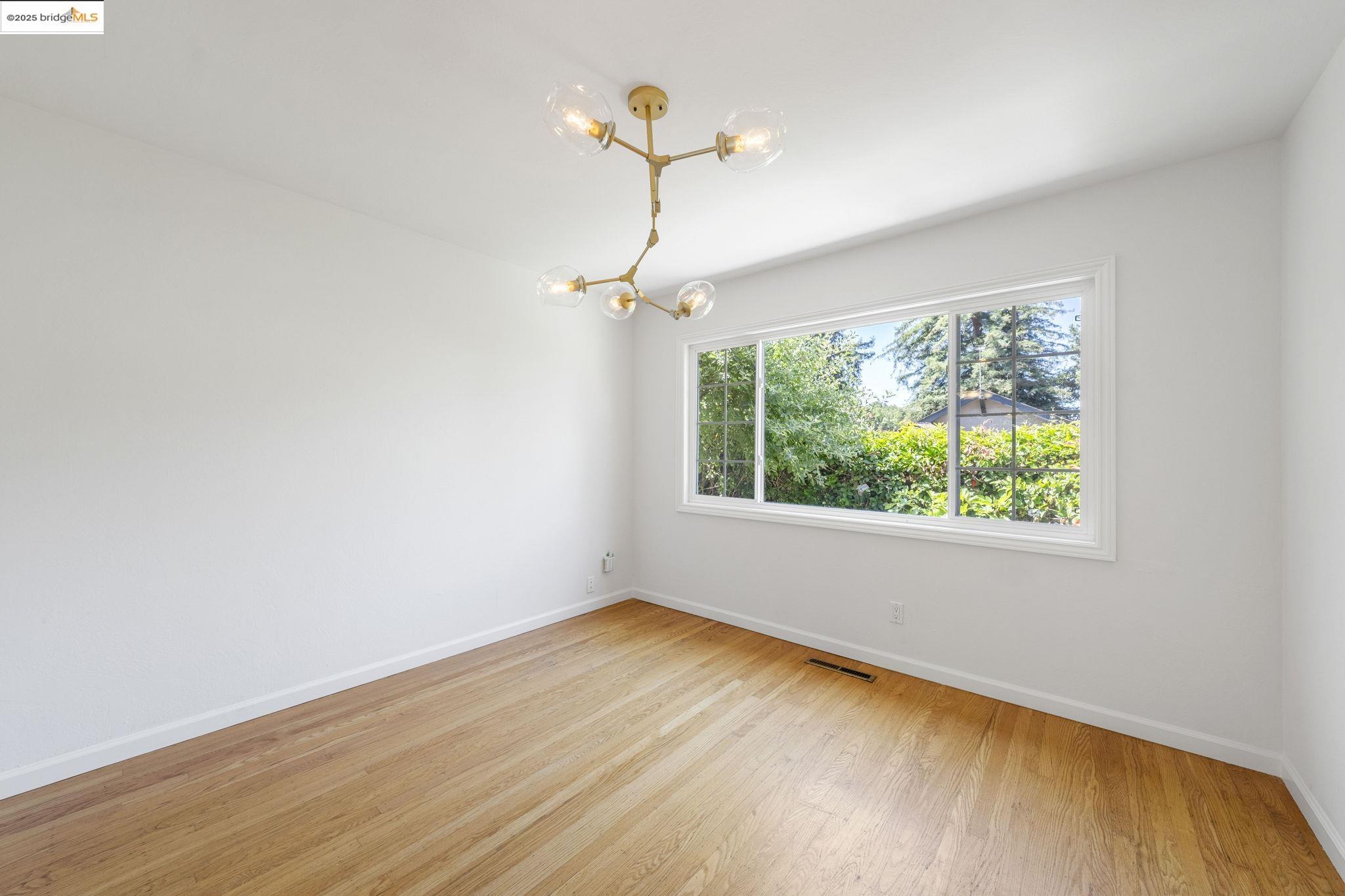 Detail Gallery Image 7 of 20 For 1776 Brandon Street, Oakland,  CA 94611 - 3 Beds | 2 Baths