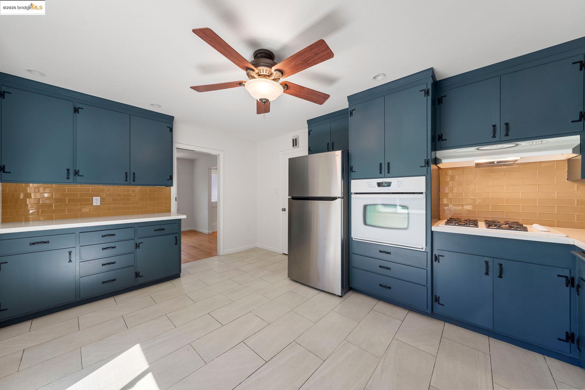 Detail Gallery Image 9 of 20 For 1776 Brandon Street, Oakland,  CA 94611 - 3 Beds | 2 Baths