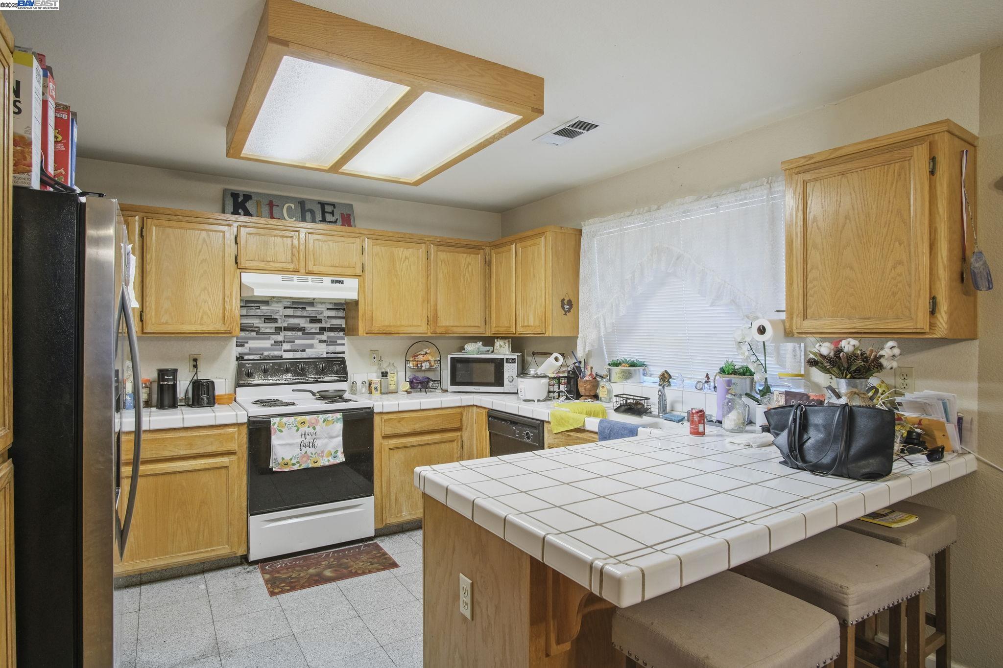 Detail Gallery Image 6 of 18 For 1460 Portsmouth Ln, Gustine,  CA 95322 - 3 Beds | 2 Baths