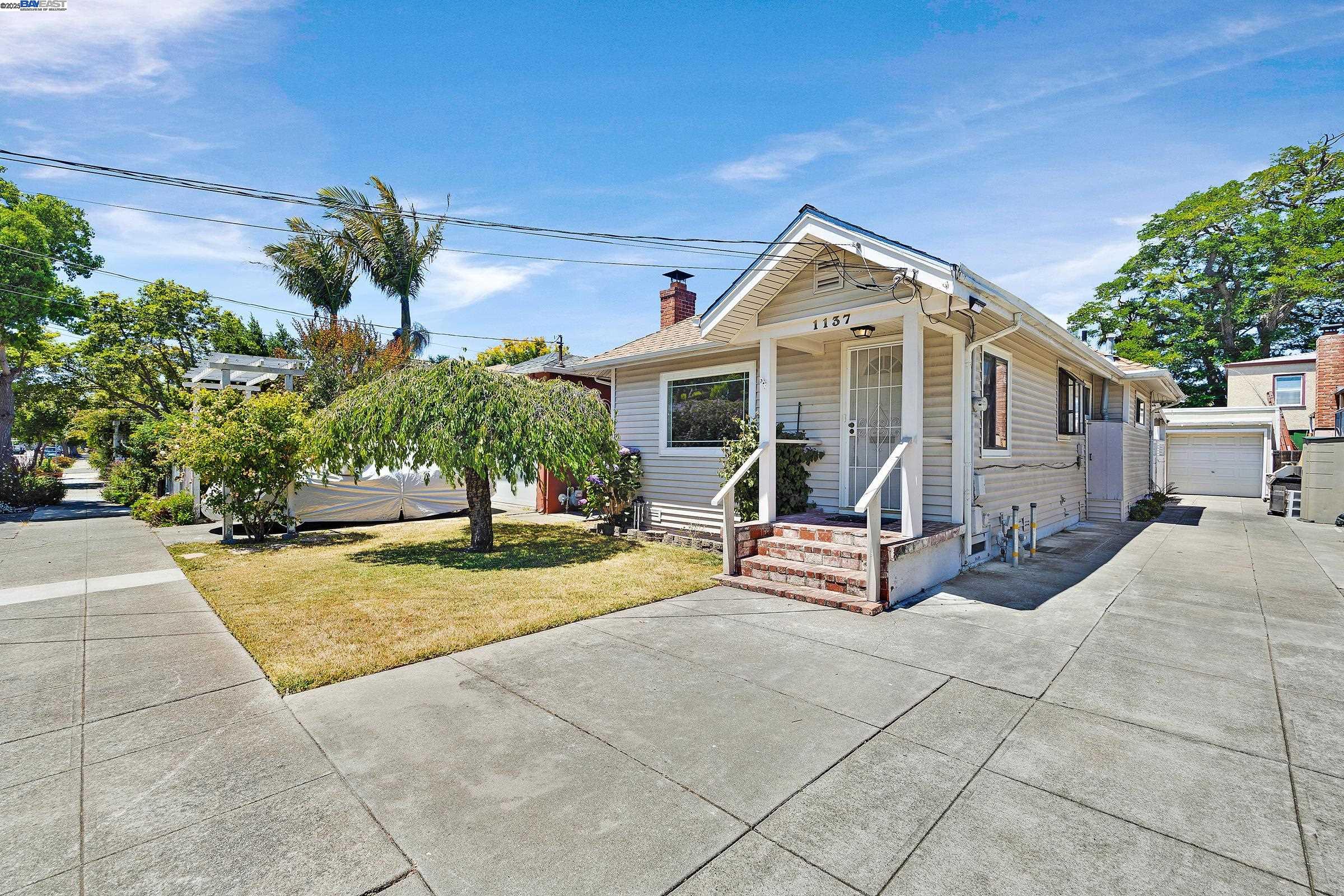 Detail Gallery Image 1 of 36 For 1137 Post St, Alameda,  CA 94501 - 1 Beds | 1/1 Baths