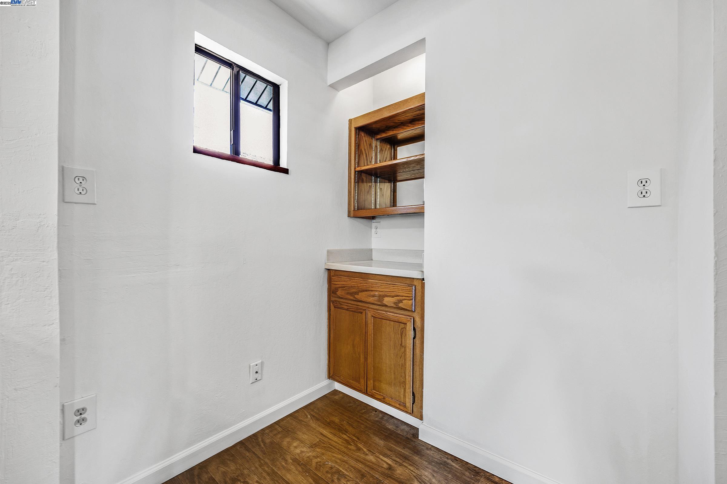 Detail Gallery Image 12 of 36 For 1137 Post St, Alameda,  CA 94501 - 1 Beds | 1/1 Baths