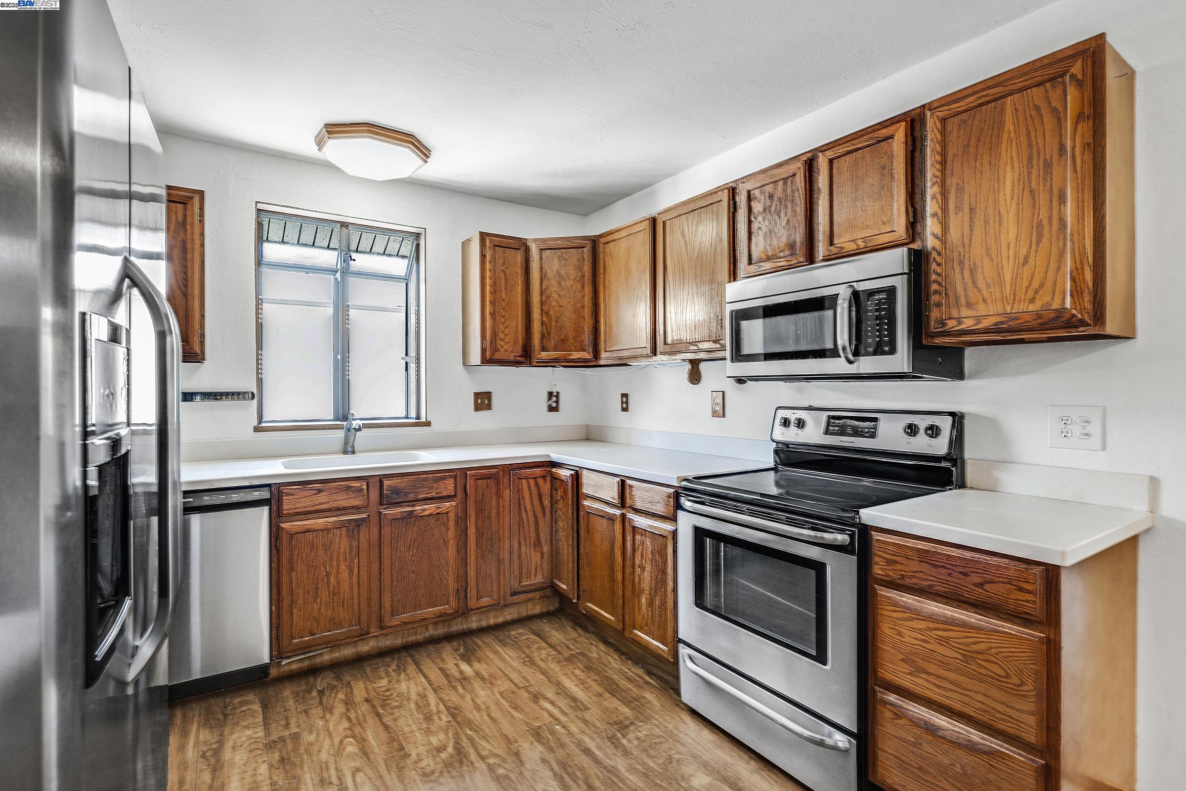 Detail Gallery Image 13 of 36 For 1137 Post St, Alameda,  CA 94501 - 1 Beds | 1/1 Baths