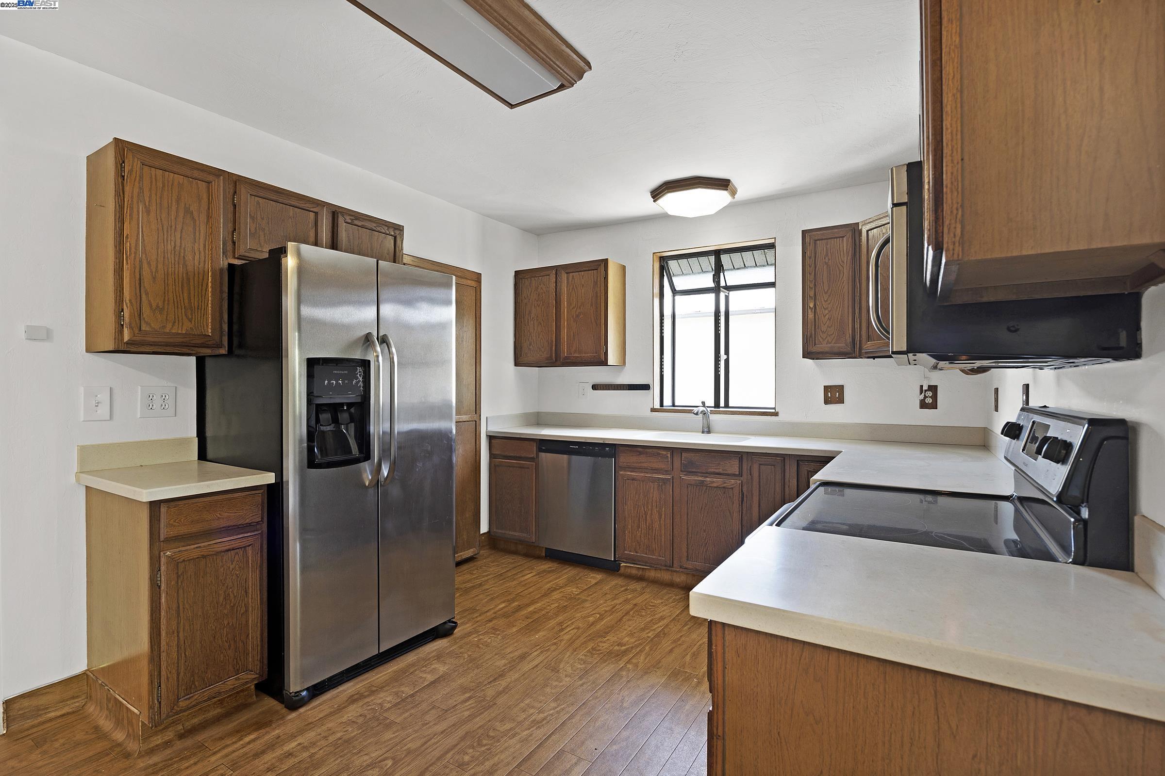 Detail Gallery Image 15 of 36 For 1137 Post St, Alameda,  CA 94501 - 1 Beds | 1/1 Baths