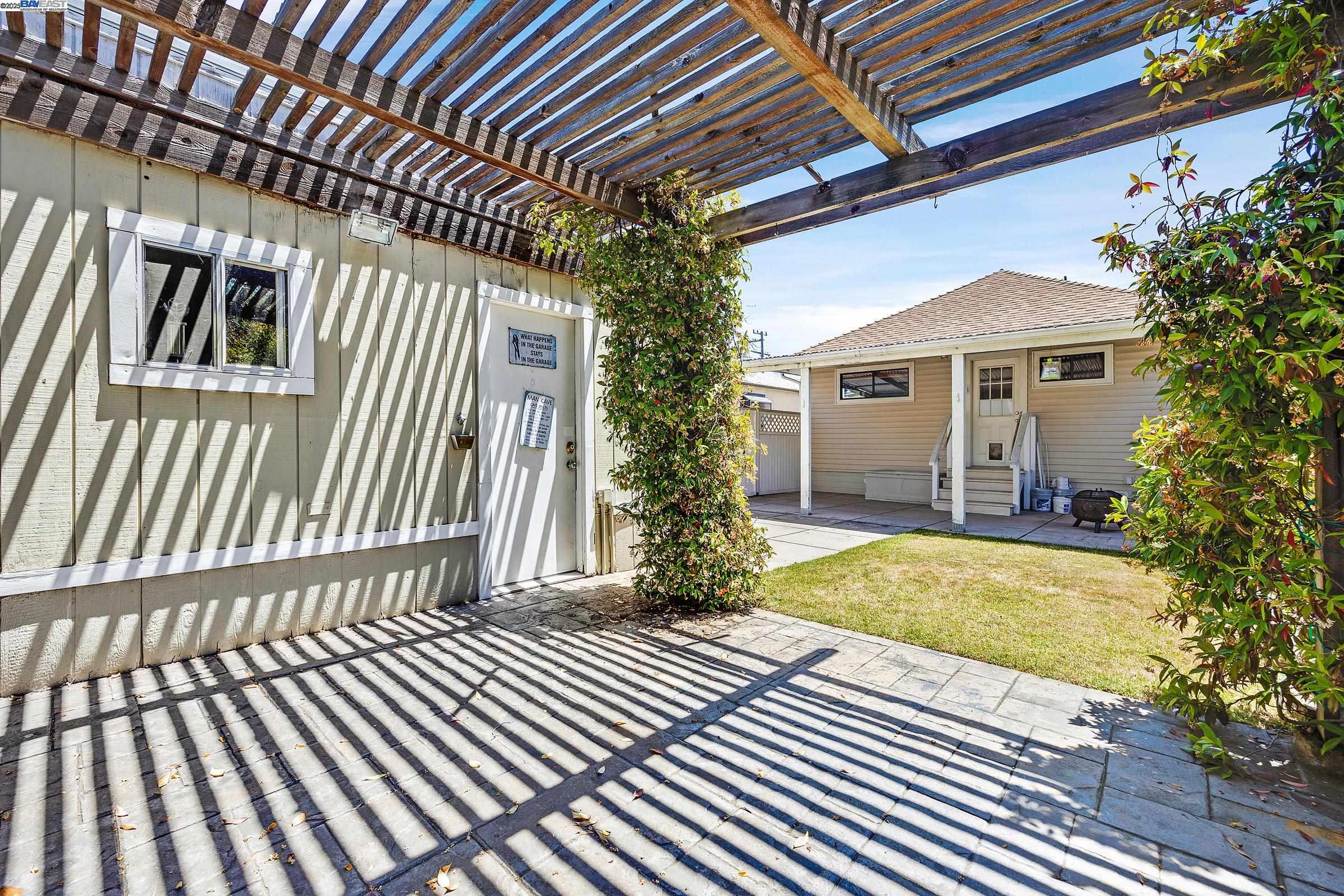 Detail Gallery Image 34 of 36 For 1137 Post St, Alameda,  CA 94501 - 1 Beds | 1/1 Baths