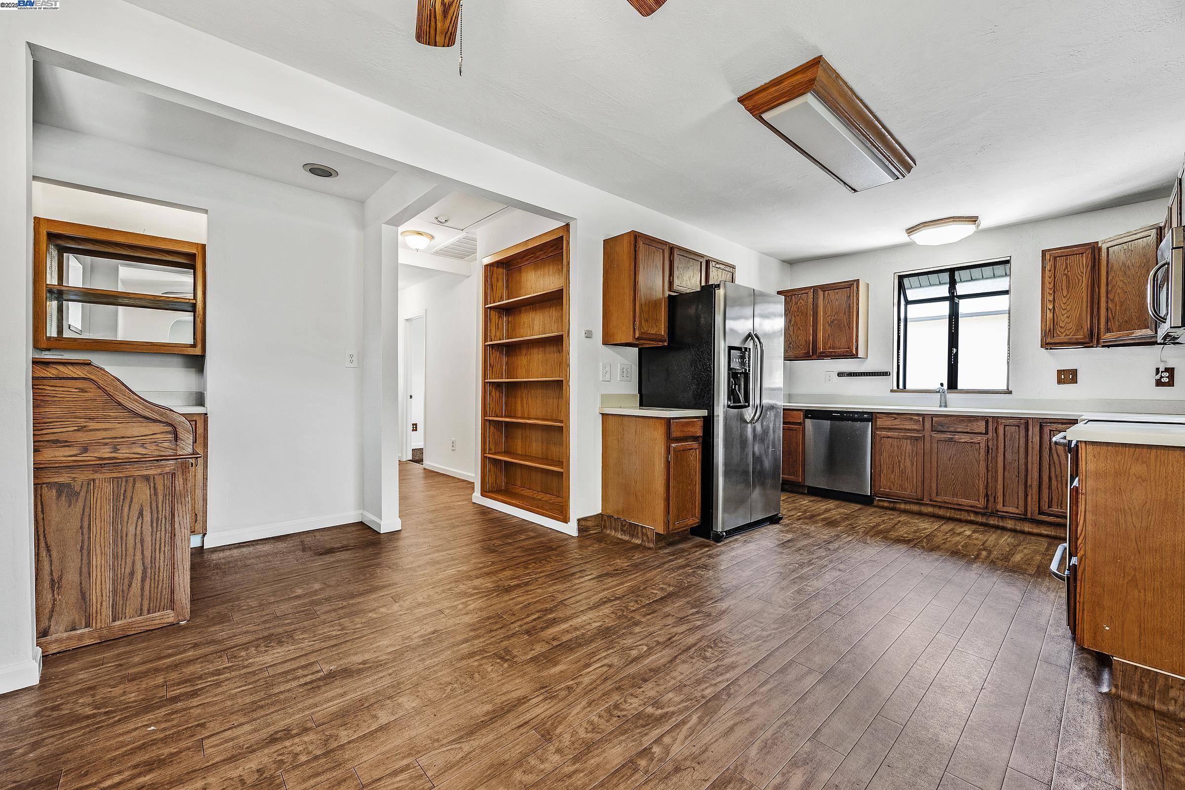 Detail Gallery Image 9 of 36 For 1137 Post St, Alameda,  CA 94501 - 1 Beds | 1/1 Baths