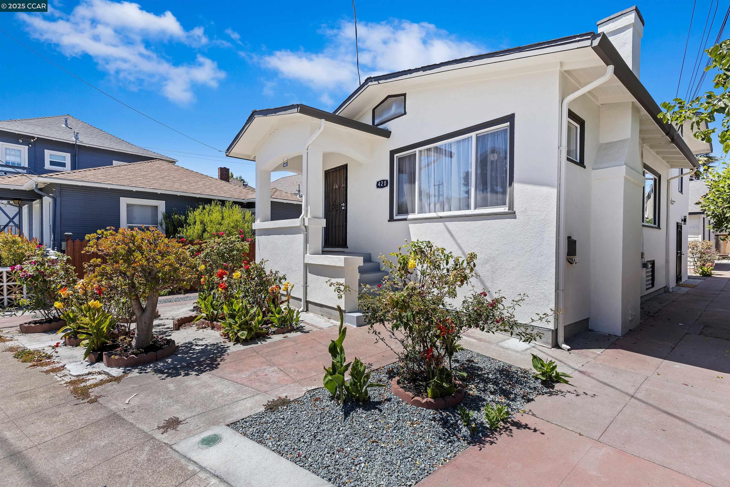 Detail Gallery Image 2 of 37 For 420 48th St, Oakland,  CA 94609 - 4 Beds | 2 Baths