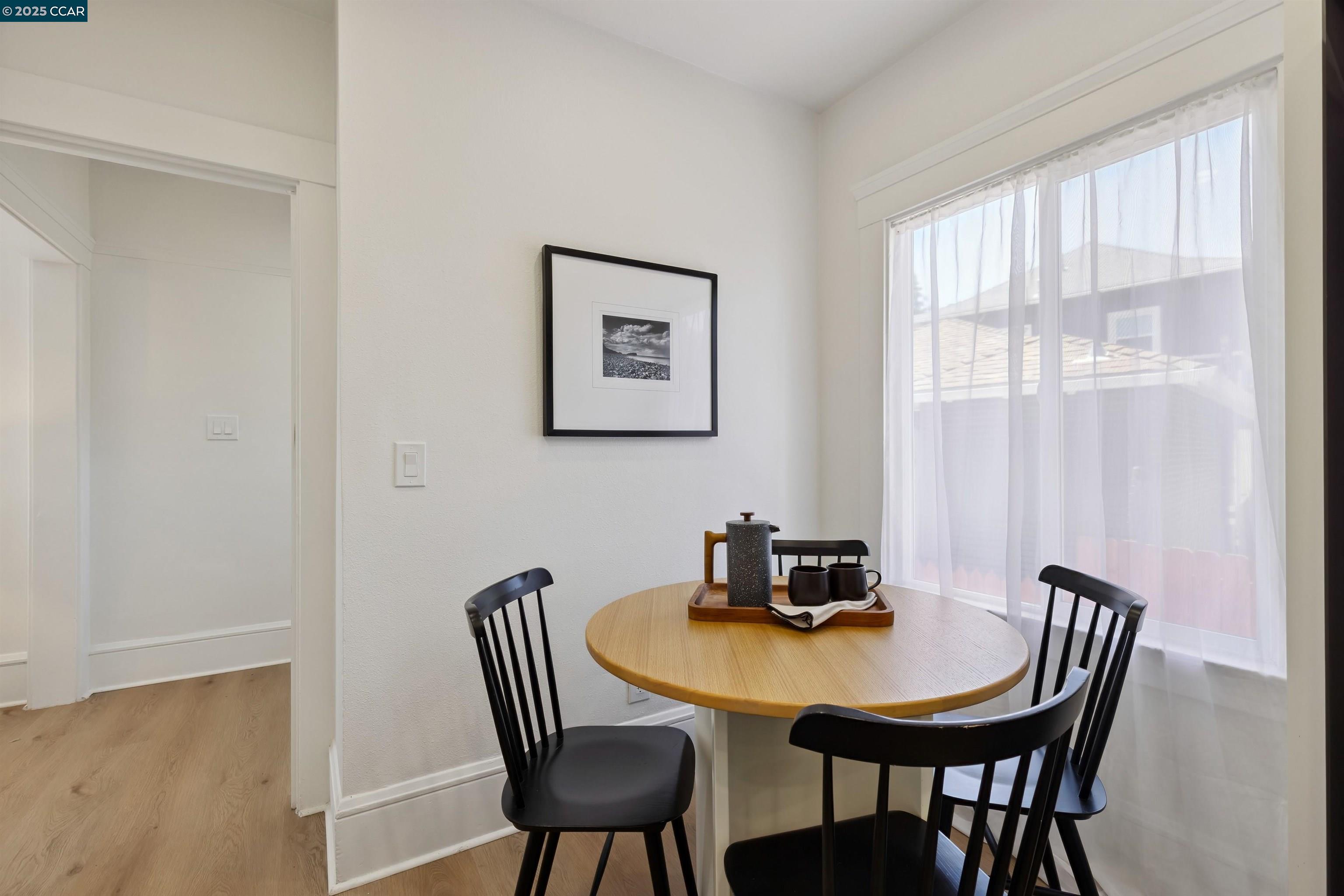 Detail Gallery Image 11 of 37 For 420 48th St, Oakland,  CA 94609 - 4 Beds | 2 Baths