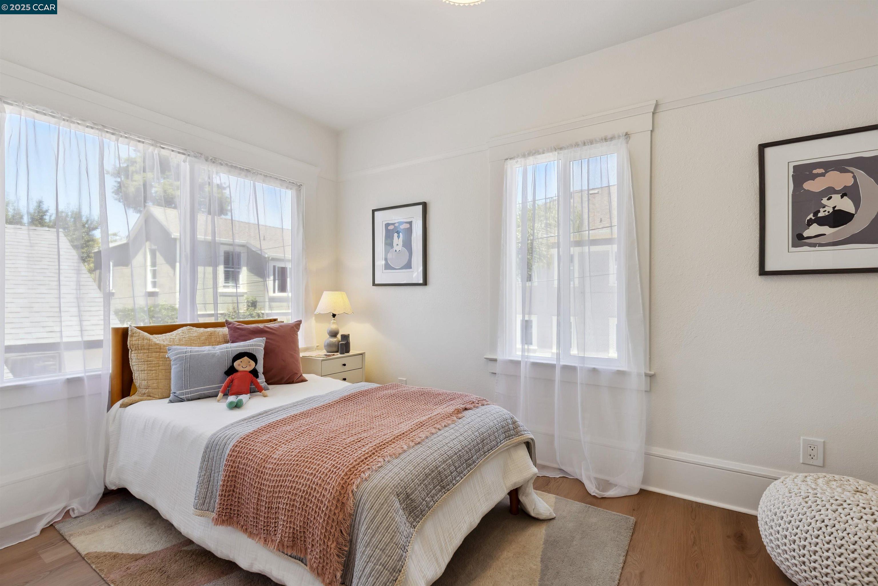 Detail Gallery Image 13 of 37 For 420 48th St, Oakland,  CA 94609 - 4 Beds | 2 Baths