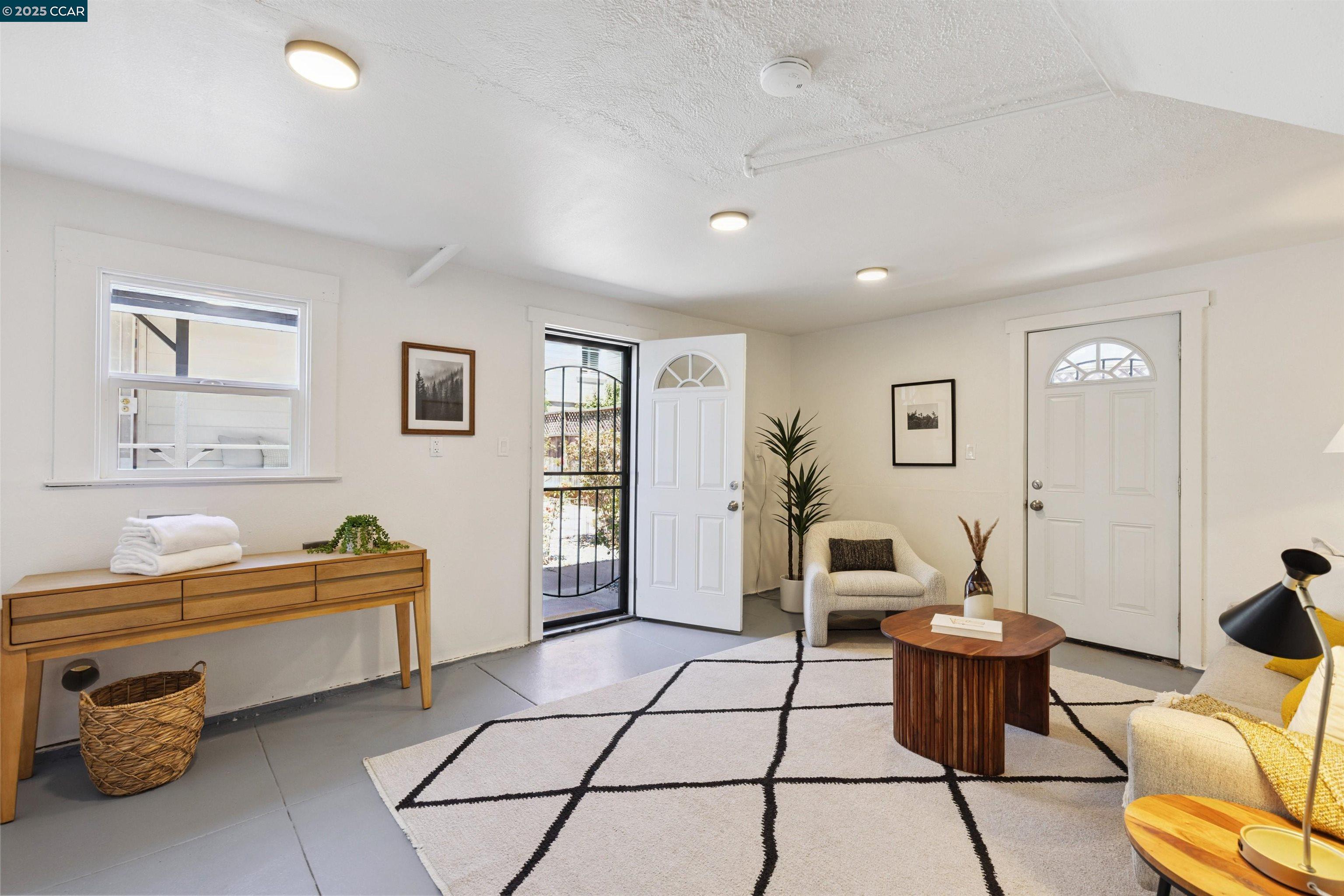 Detail Gallery Image 17 of 37 For 420 48th St, Oakland,  CA 94609 - 4 Beds | 2 Baths