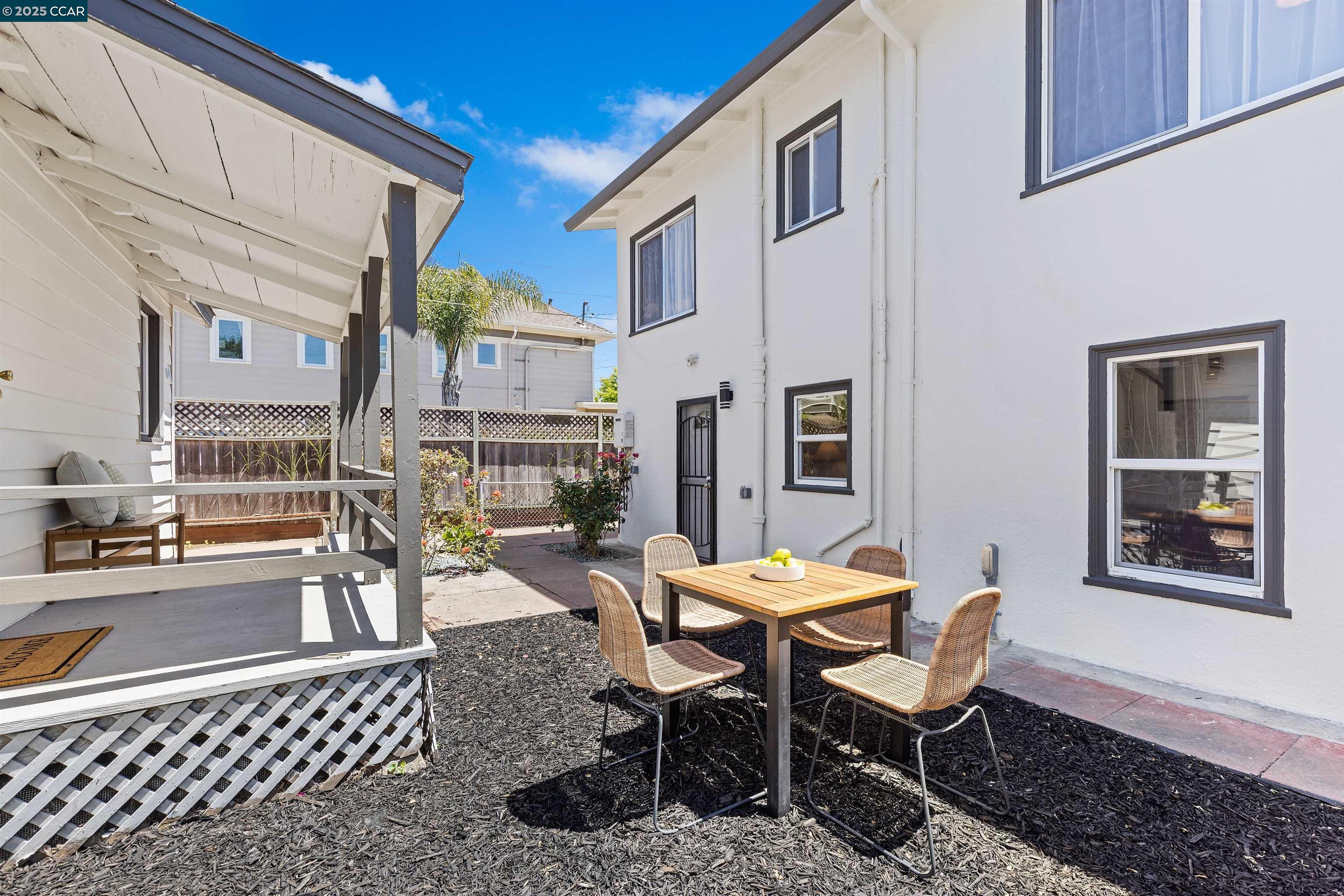 Detail Gallery Image 23 of 37 For 420 48th St, Oakland,  CA 94609 - 4 Beds | 2 Baths