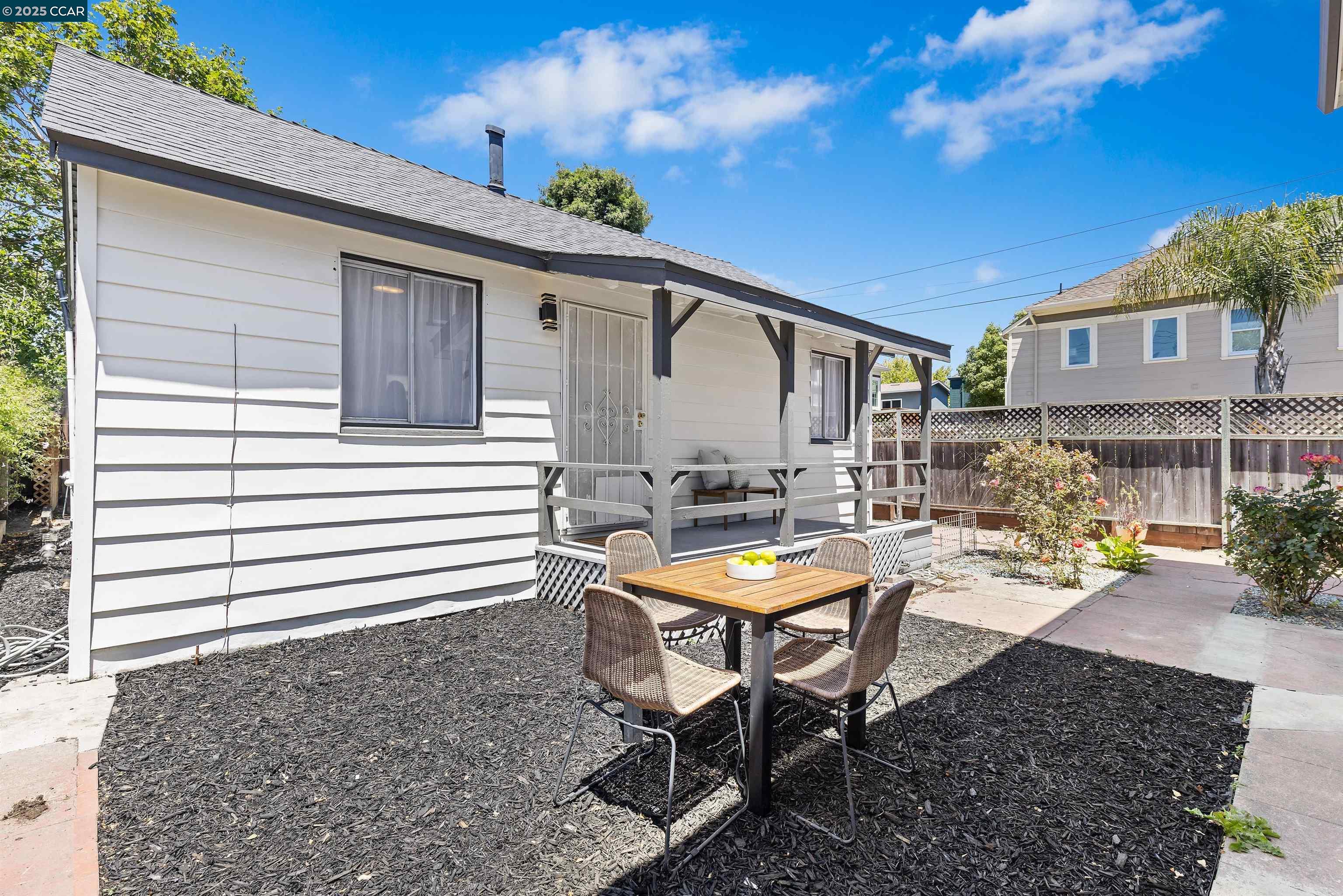 Detail Gallery Image 24 of 37 For 420 48th St, Oakland,  CA 94609 - 4 Beds | 2 Baths