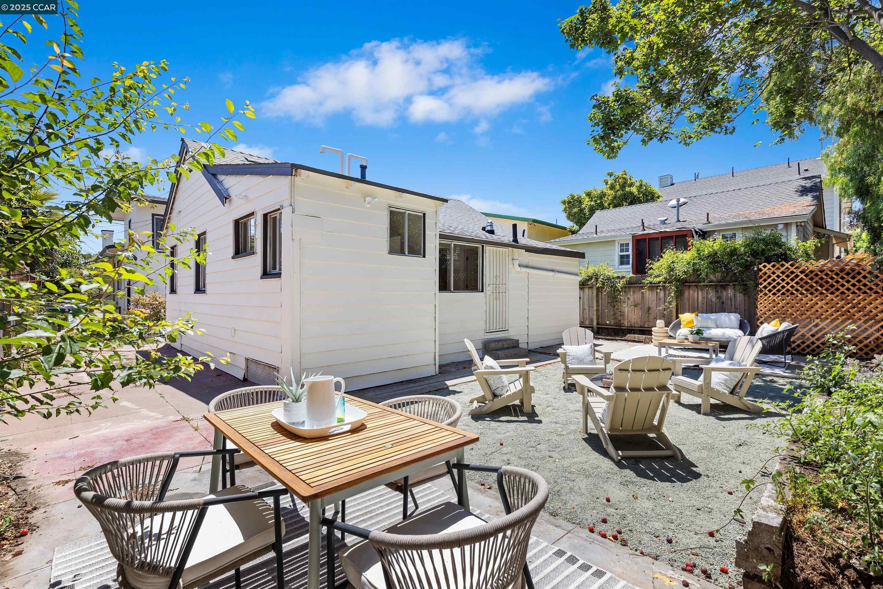 Detail Gallery Image 26 of 37 For 420 48th St, Oakland,  CA 94609 - 4 Beds | 2 Baths