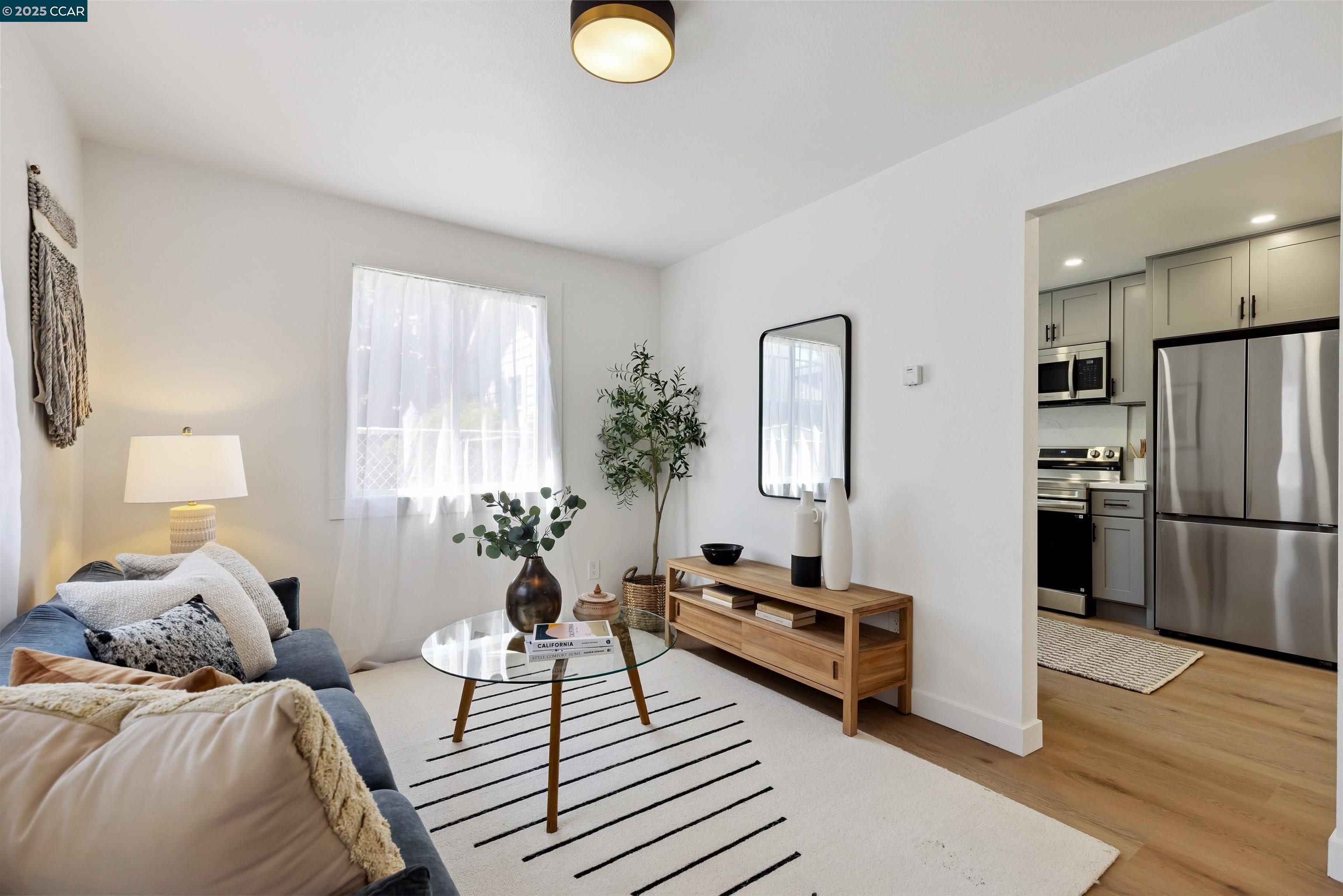 Detail Gallery Image 28 of 37 For 420 48th St, Oakland,  CA 94609 - 4 Beds | 2 Baths
