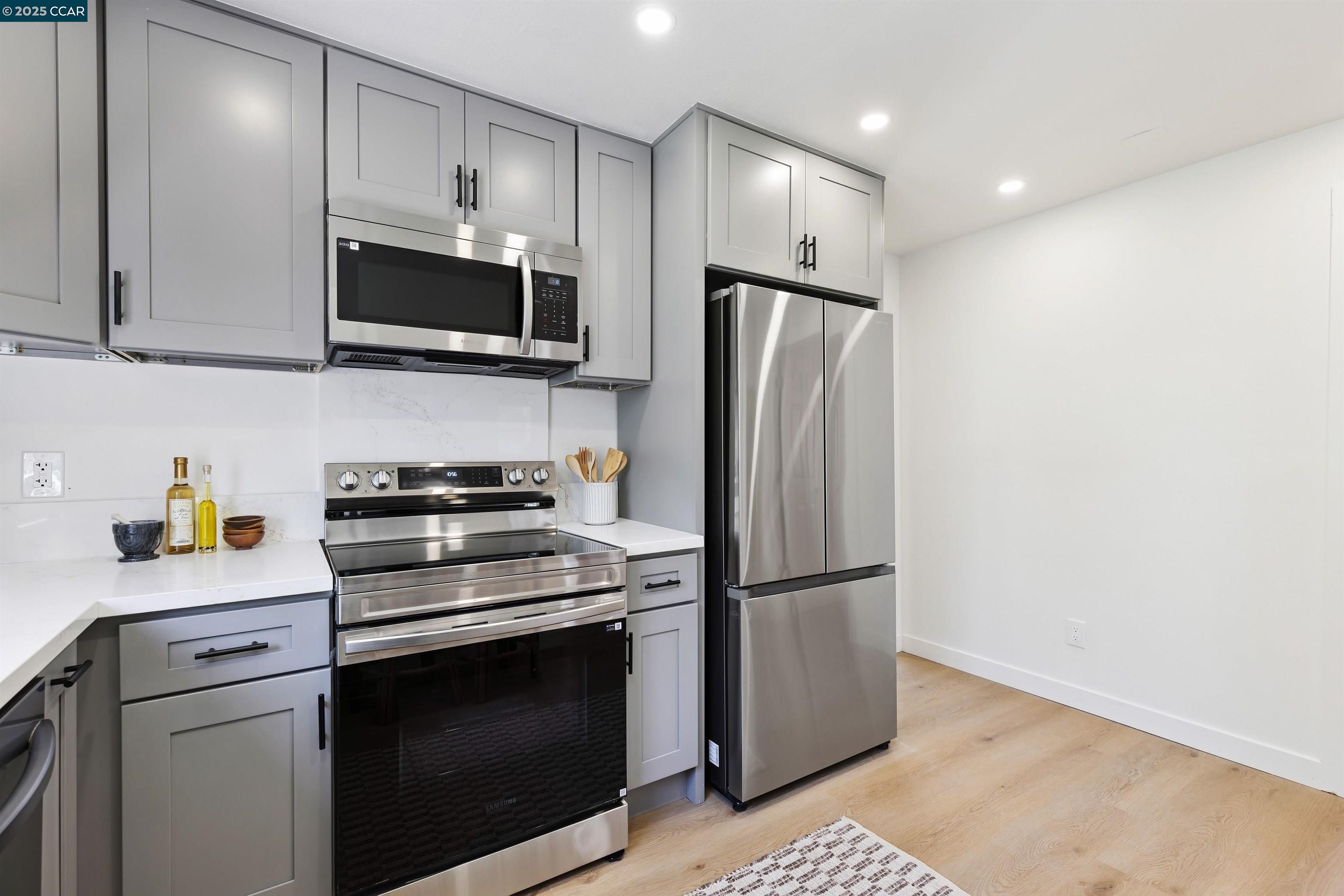 Detail Gallery Image 33 of 37 For 420 48th St, Oakland,  CA 94609 - 4 Beds | 2 Baths