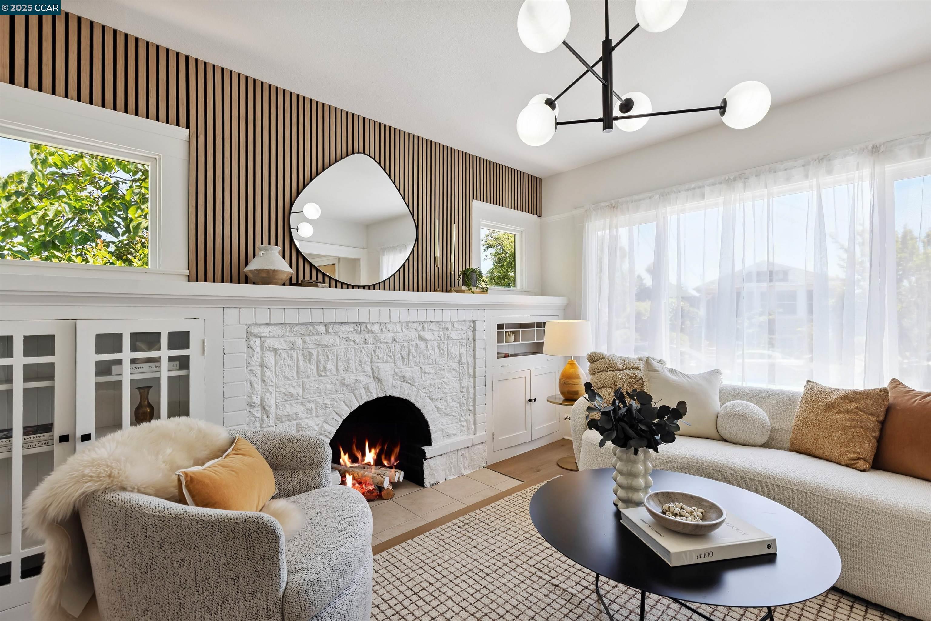 Detail Gallery Image 5 of 37 For 420 48th St, Oakland,  CA 94609 - 4 Beds | 2 Baths