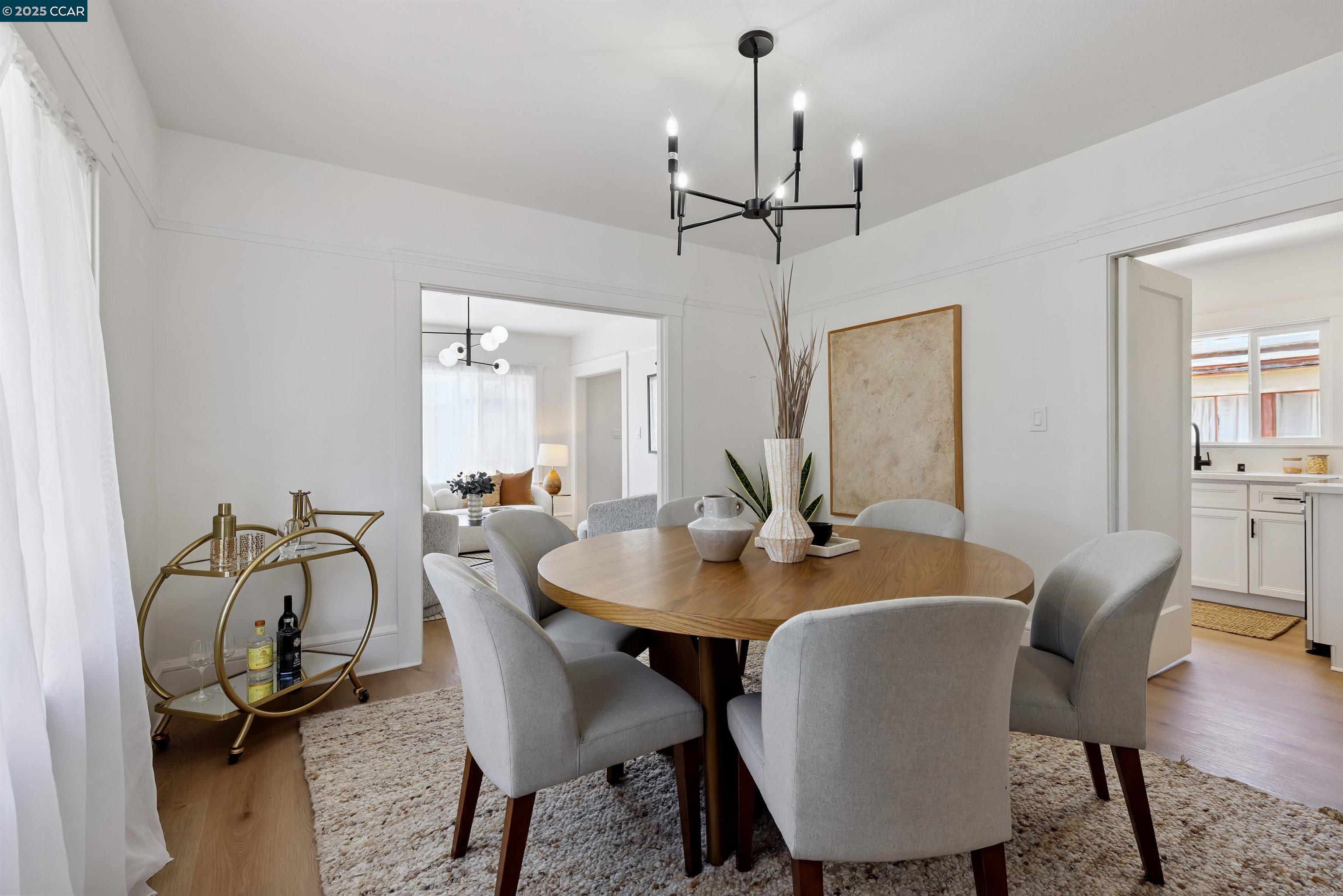Detail Gallery Image 7 of 37 For 420 48th St, Oakland,  CA 94609 - 4 Beds | 2 Baths