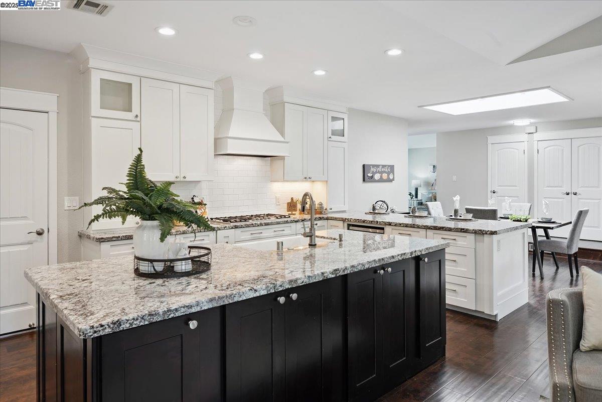 Detail Gallery Image 13 of 42 For 3186 Berkshire Ct, Pleasanton,  CA 94588 - 4 Beds | 2 Baths