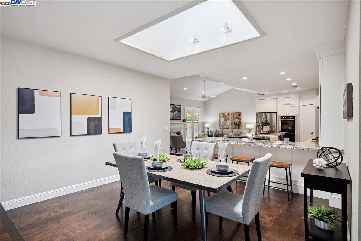 Detail Gallery Image 14 of 42 For 3186 Berkshire Ct, Pleasanton,  CA 94588 - 4 Beds | 2 Baths