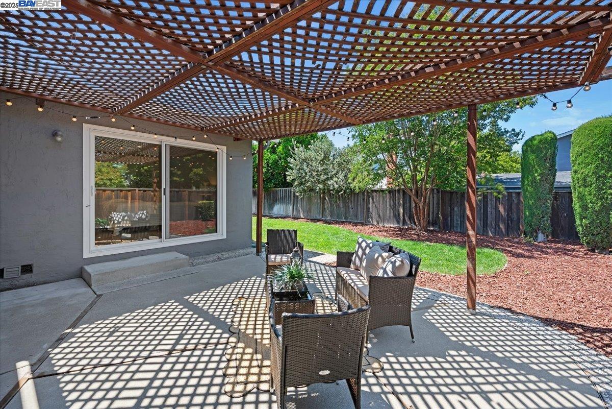 Detail Gallery Image 31 of 42 For 3186 Berkshire Ct, Pleasanton,  CA 94588 - 4 Beds | 2 Baths