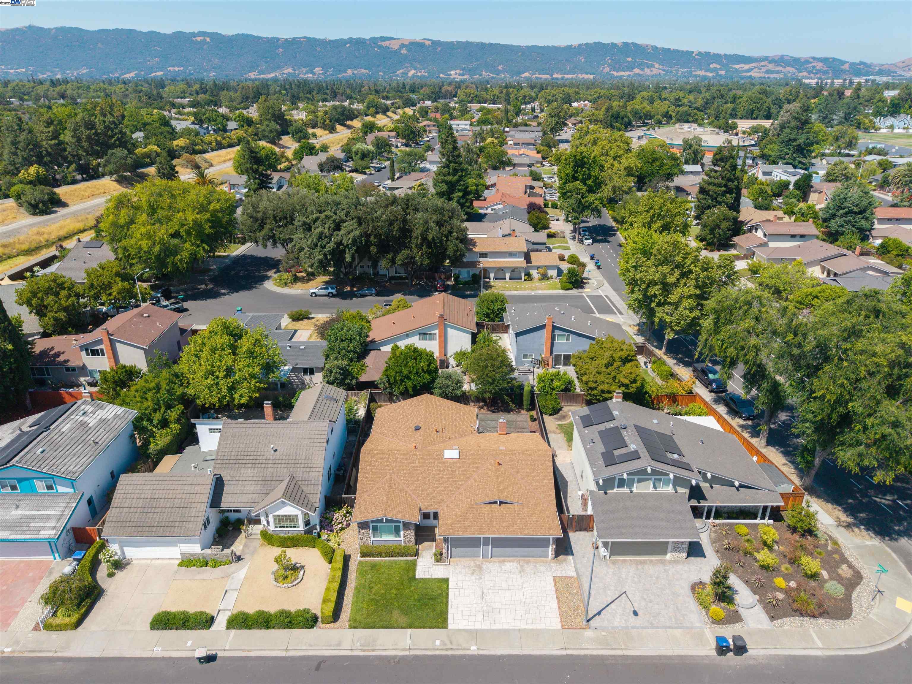Detail Gallery Image 33 of 42 For 3186 Berkshire Ct, Pleasanton,  CA 94588 - 4 Beds | 2 Baths