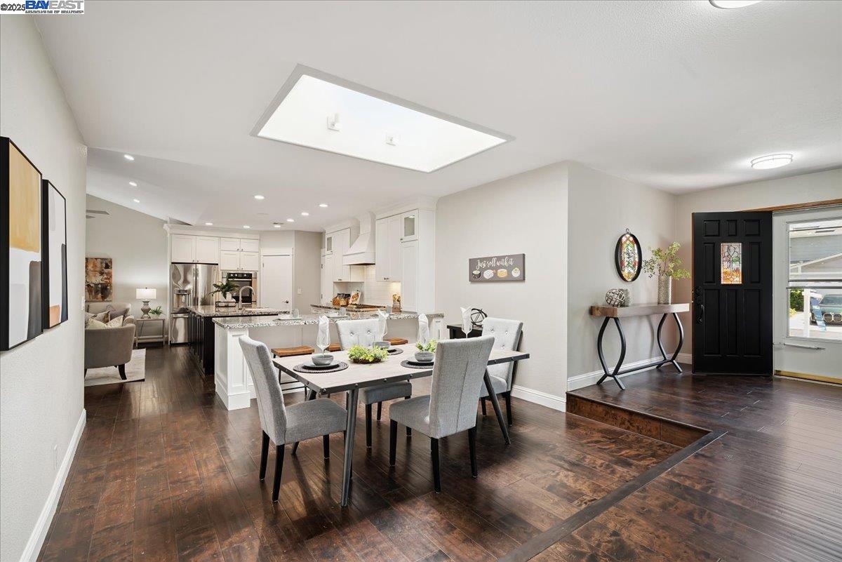 Detail Gallery Image 5 of 42 For 3186 Berkshire Ct, Pleasanton,  CA 94588 - 4 Beds | 2 Baths