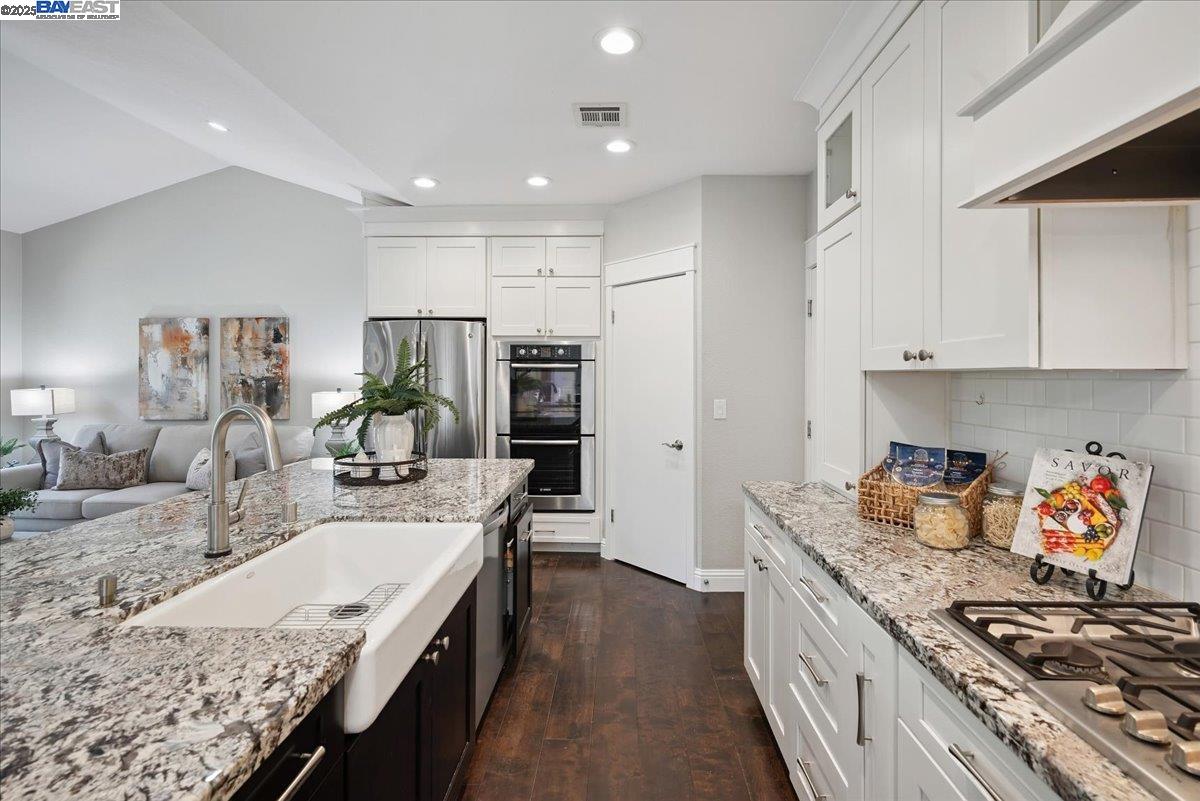 Detail Gallery Image 8 of 42 For 3186 Berkshire Ct, Pleasanton,  CA 94588 - 4 Beds | 2 Baths