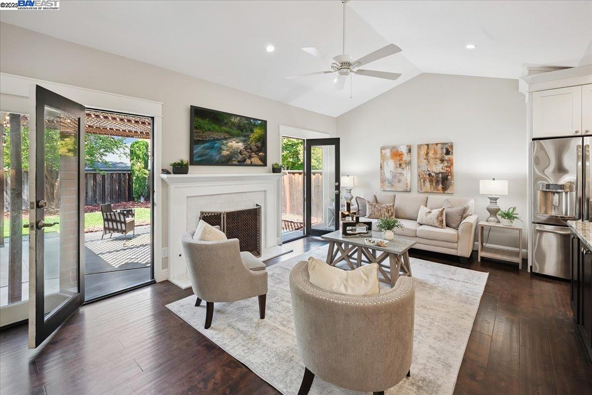Detail Gallery Image 9 of 42 For 3186 Berkshire Ct, Pleasanton,  CA 94588 - 4 Beds | 2 Baths