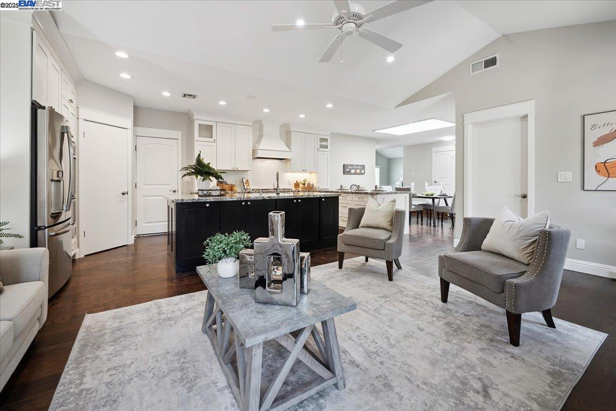 Detail Gallery Image 10 of 42 For 3186 Berkshire Ct, Pleasanton,  CA 94588 - 4 Beds | 2 Baths