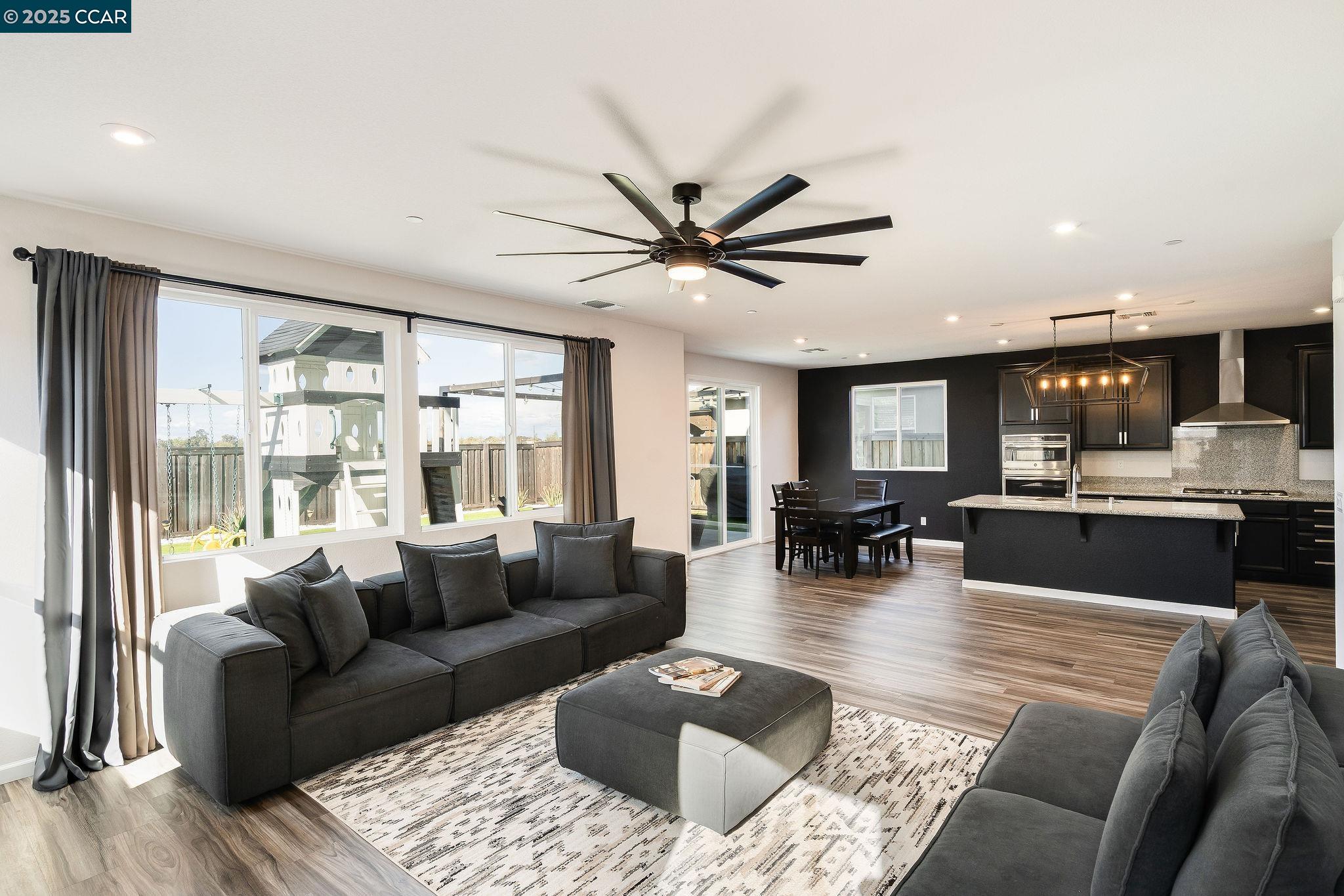 Detail Gallery Image 1 of 1 For 9603 Del Seis Dr, Sacramento,  CA 95829 - 4 Beds | 2/1 Baths