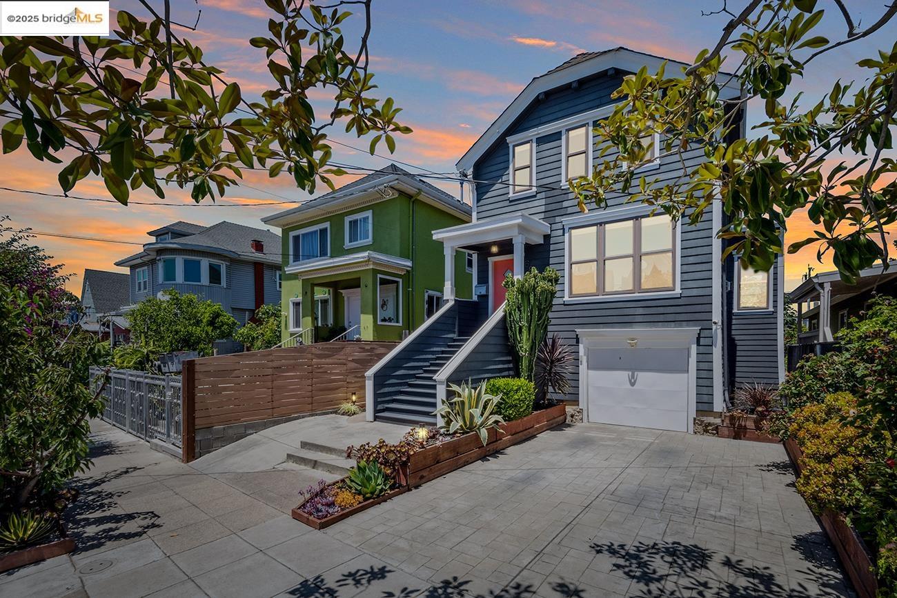 Detail Gallery Image 2 of 55 For 682 33rd St, Oakland,  CA 94609 - 3 Beds | 2 Baths