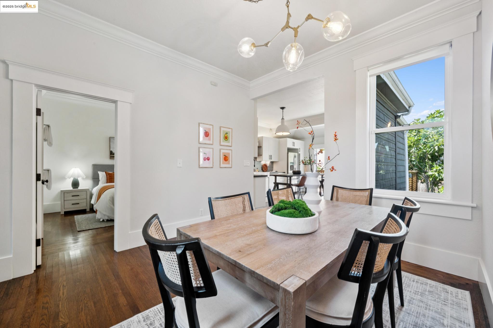 Detail Gallery Image 12 of 55 For 682 33rd St, Oakland,  CA 94609 - 3 Beds | 2 Baths