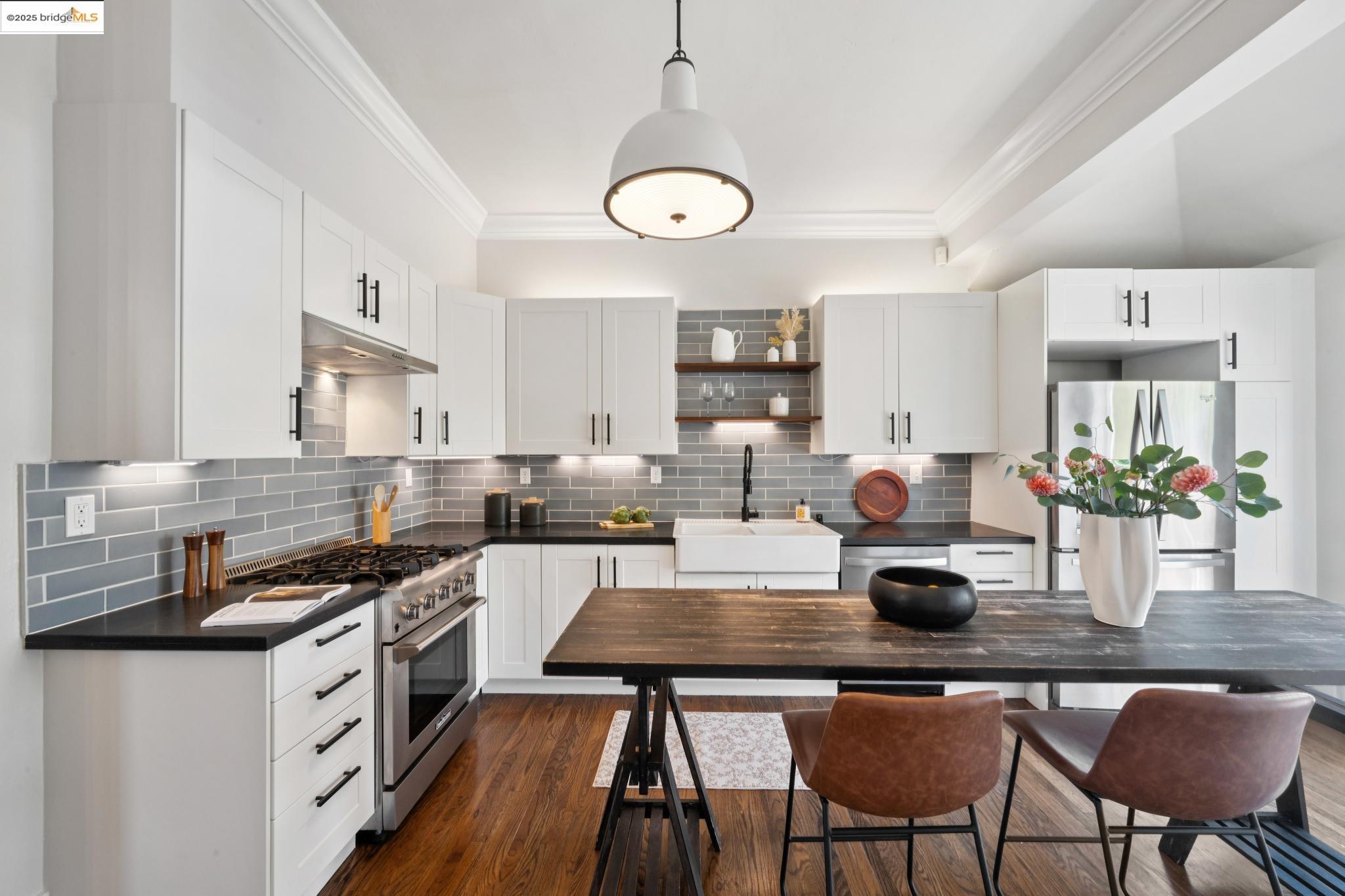 Detail Gallery Image 16 of 55 For 682 33rd St, Oakland,  CA 94609 - 3 Beds | 2 Baths