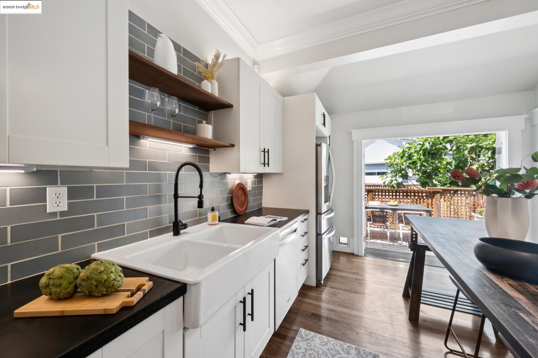 Detail Gallery Image 19 of 55 For 682 33rd St, Oakland,  CA 94609 - 3 Beds | 2 Baths