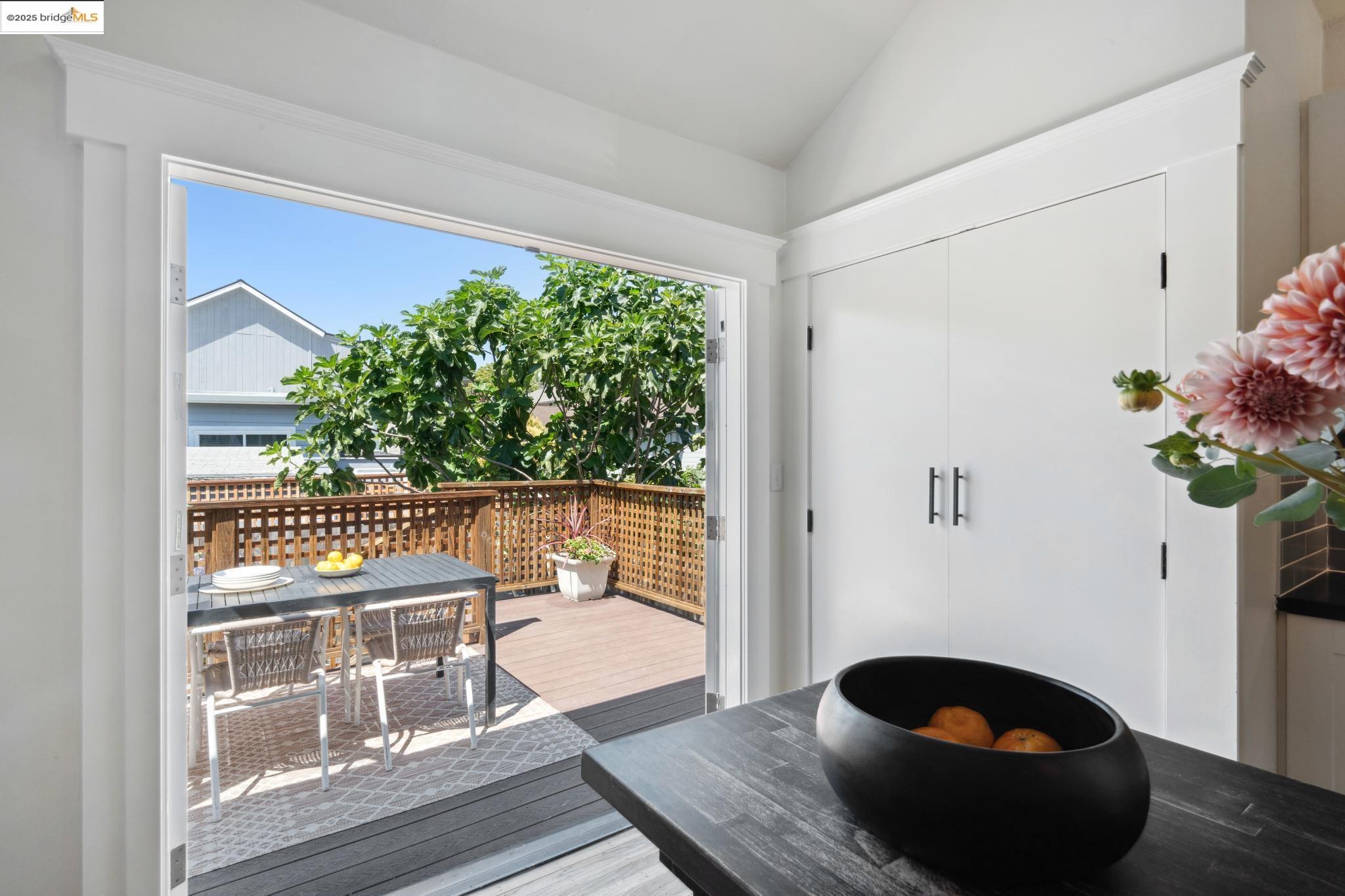 Detail Gallery Image 20 of 55 For 682 33rd St, Oakland,  CA 94609 - 3 Beds | 2 Baths