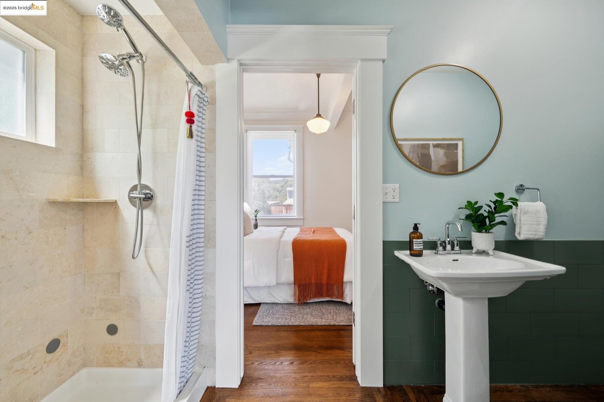 Detail Gallery Image 26 of 55 For 682 33rd St, Oakland,  CA 94609 - 3 Beds | 2 Baths