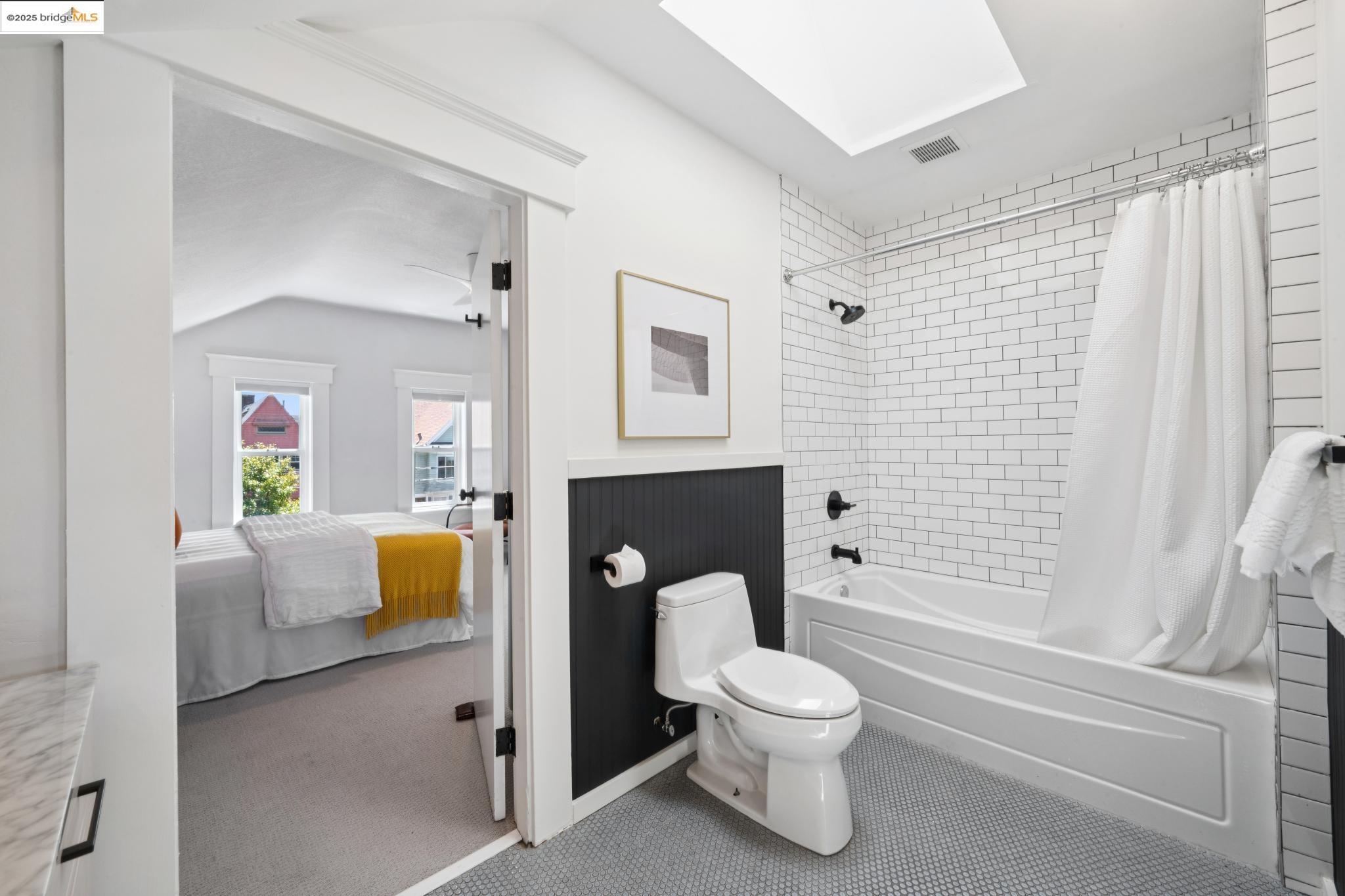 Detail Gallery Image 35 of 55 For 682 33rd St, Oakland,  CA 94609 - 3 Beds | 2 Baths